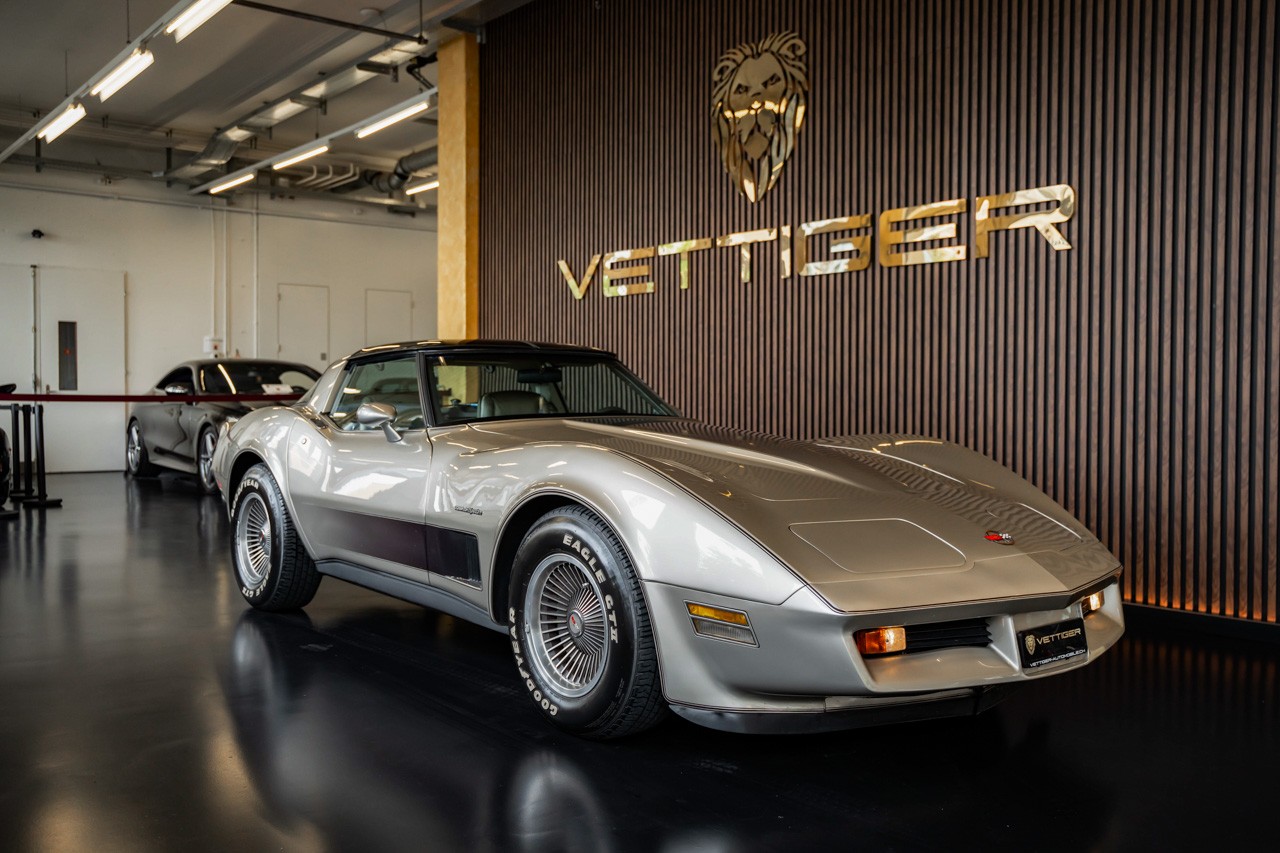 CHEVROLET CORVETTE C3 Collector Edition-showroom-element-1