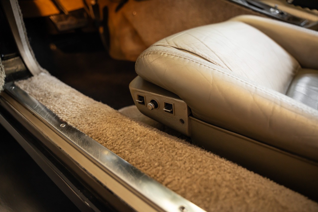 CHEVROLET CORVETTE C3 Collector Edition-image-20