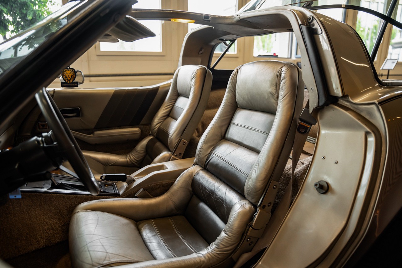 CHEVROLET CORVETTE C3 Collector Edition-image-15