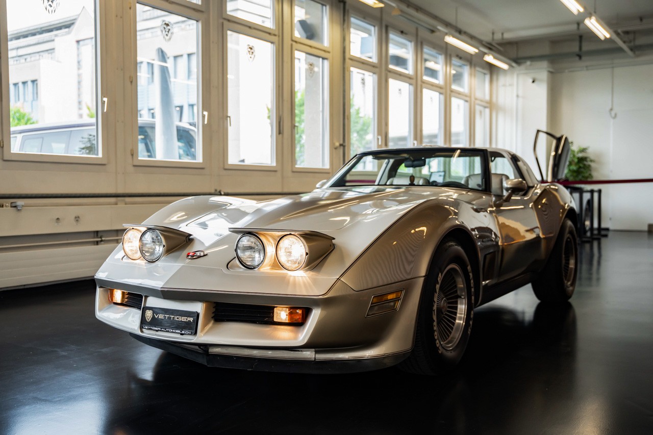 CHEVROLET CORVETTE C3 Collector Edition-showroom-element-3