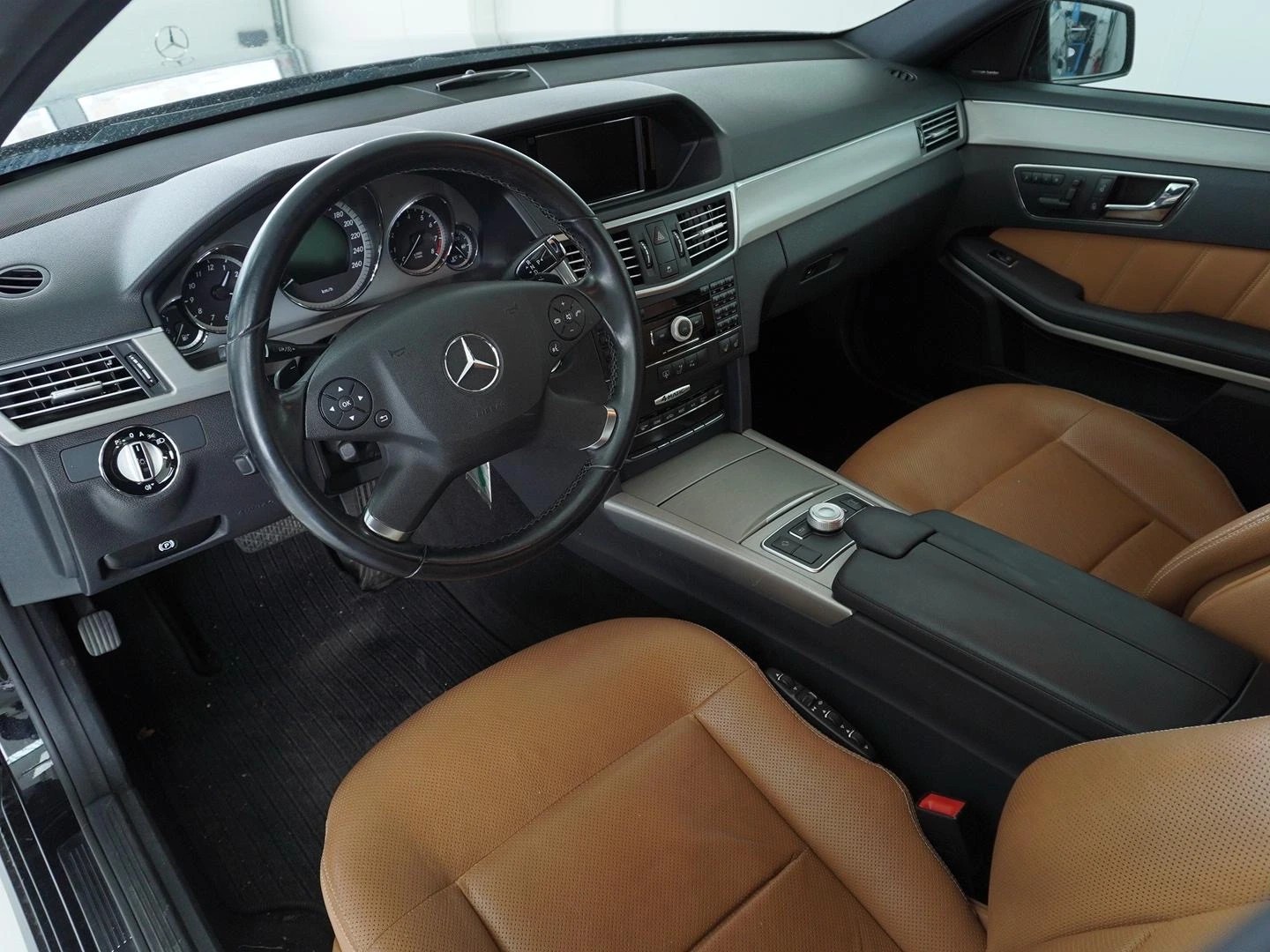 MERCEDES-BENZ E 350 Avantgarde 4Matic 7G-Tronic-image-2
