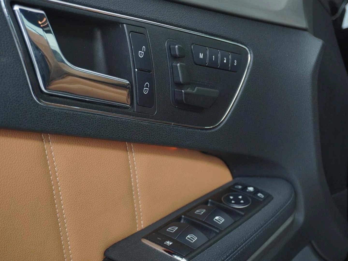 MERCEDES-BENZ E 350 Avantgarde 4Matic 7G-Tronic-image-4