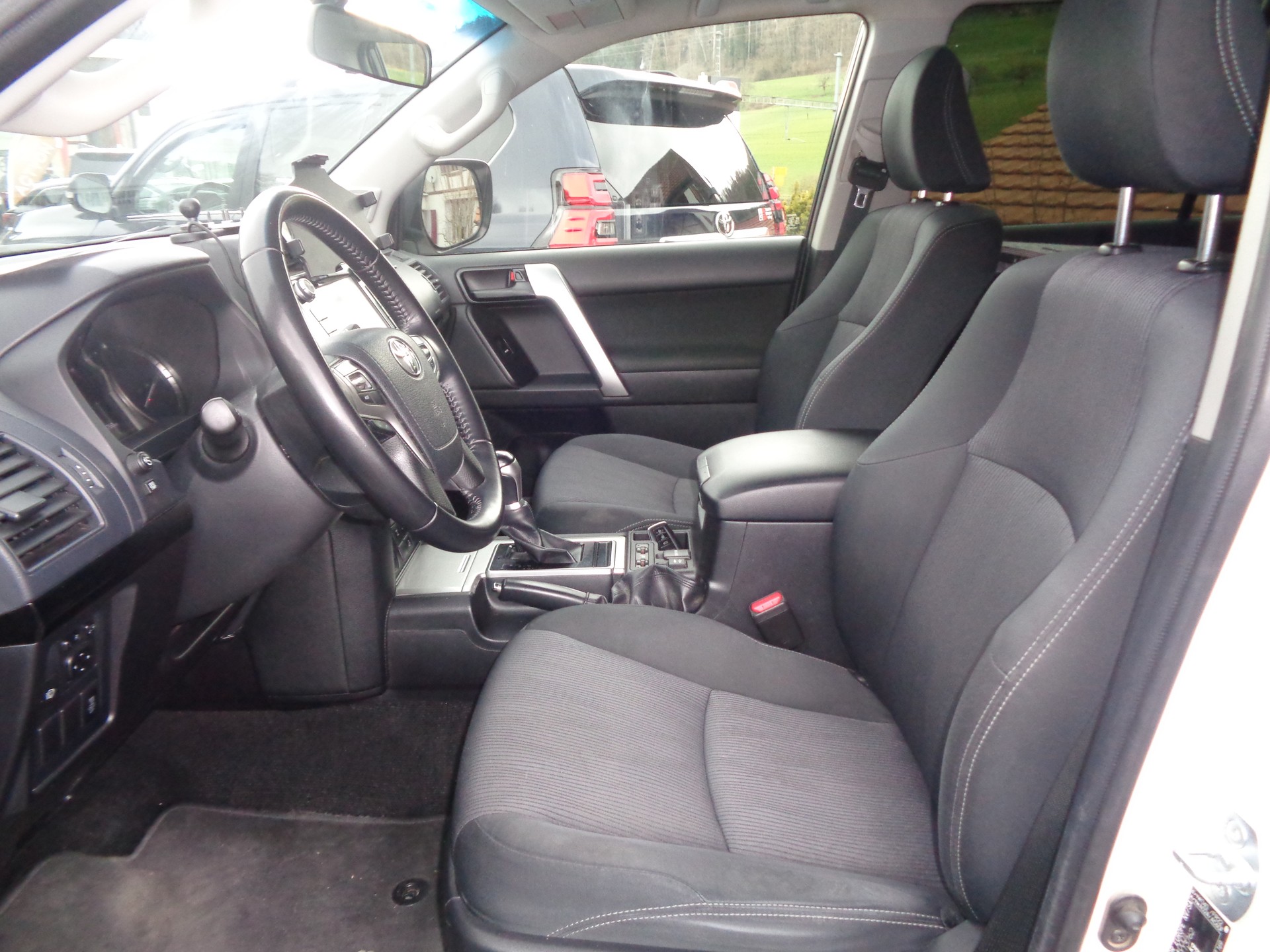 TOYOTA Land Cruiser 2.8TD Comfort Automatic-image-5