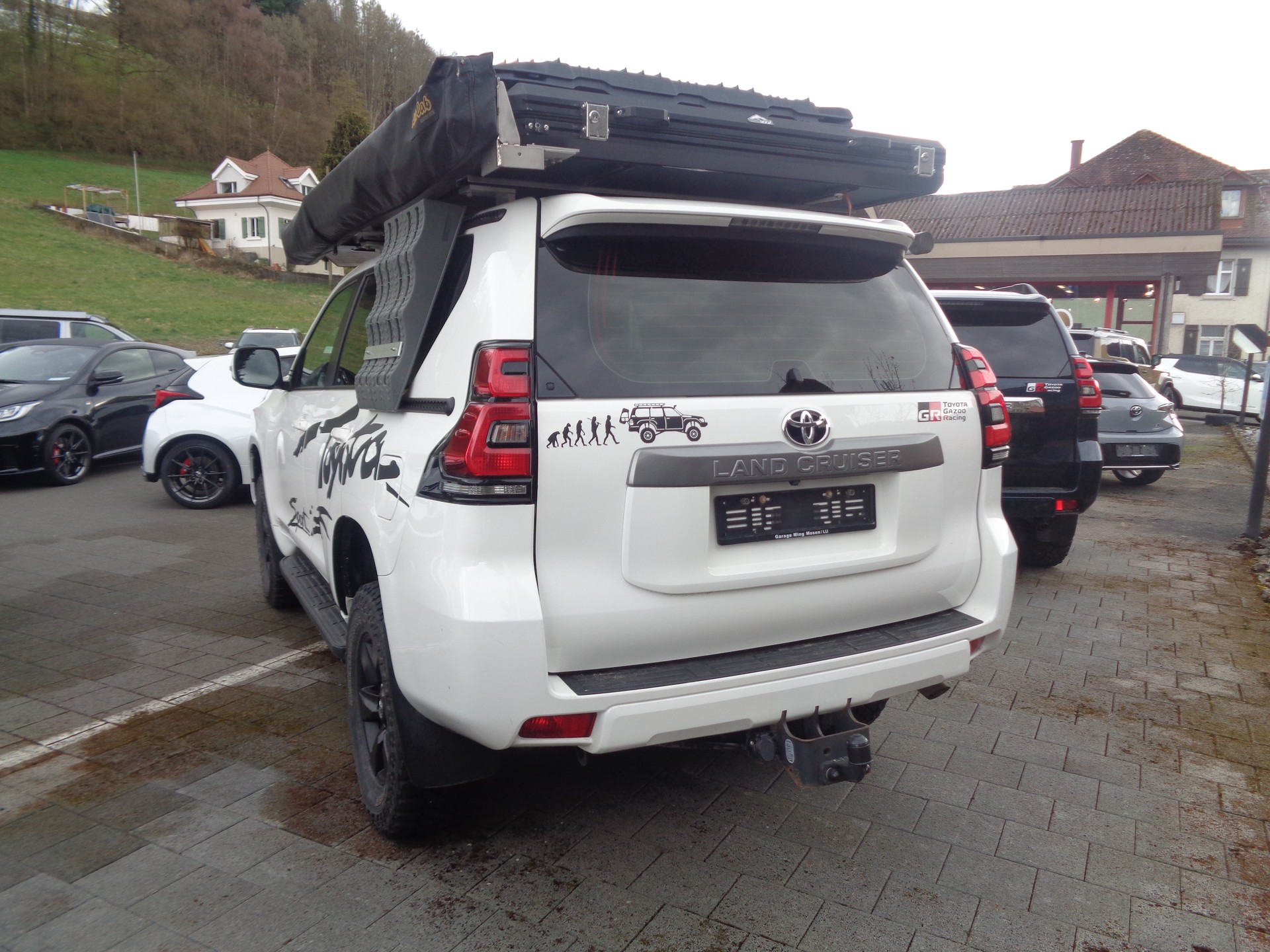 TOYOTA Land Cruiser 2.8TD Comfort Automatic-showroom-element-2