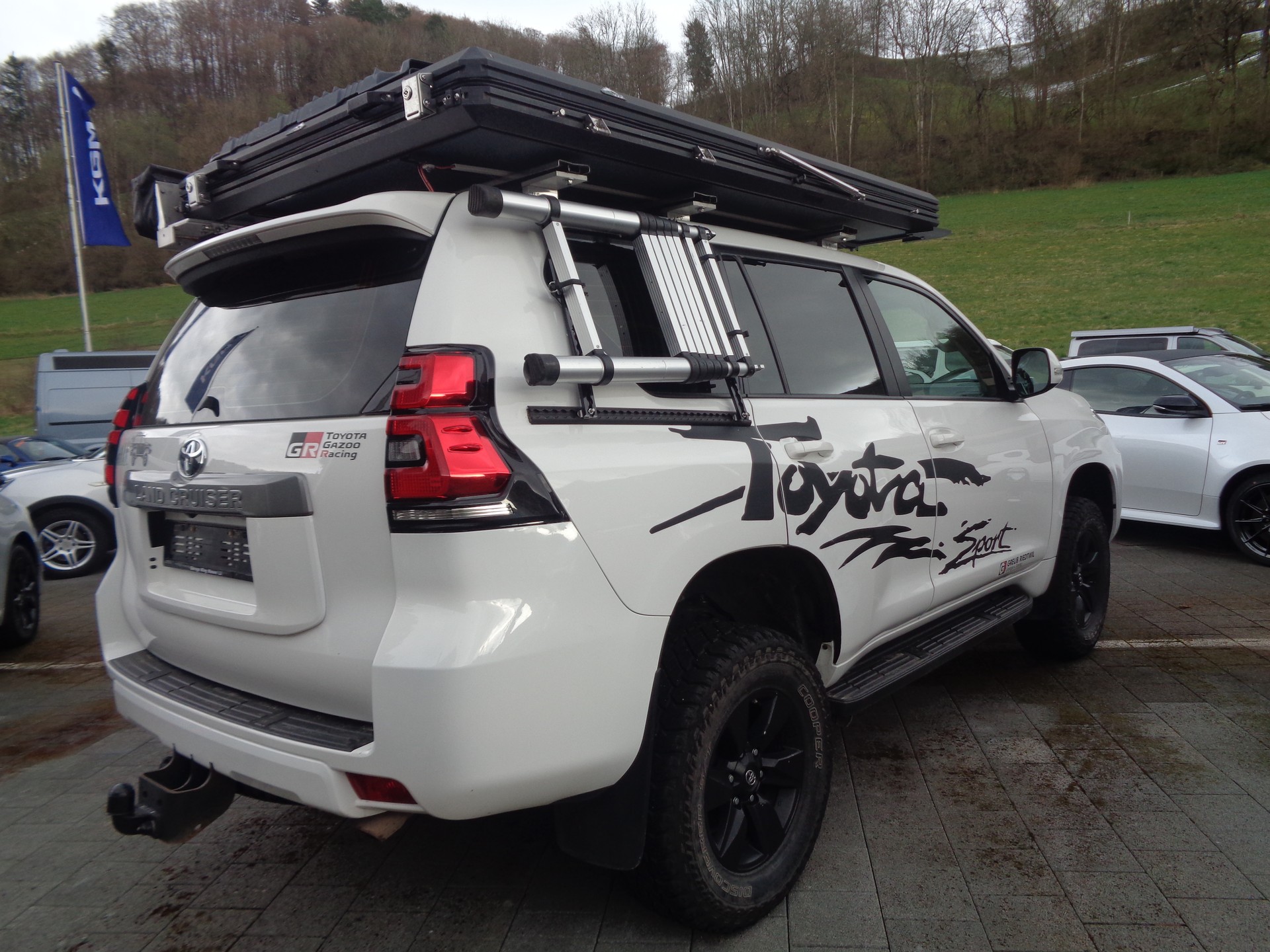 TOYOTA Land Cruiser 2.8TD Comfort Automatic-showroom-element-3