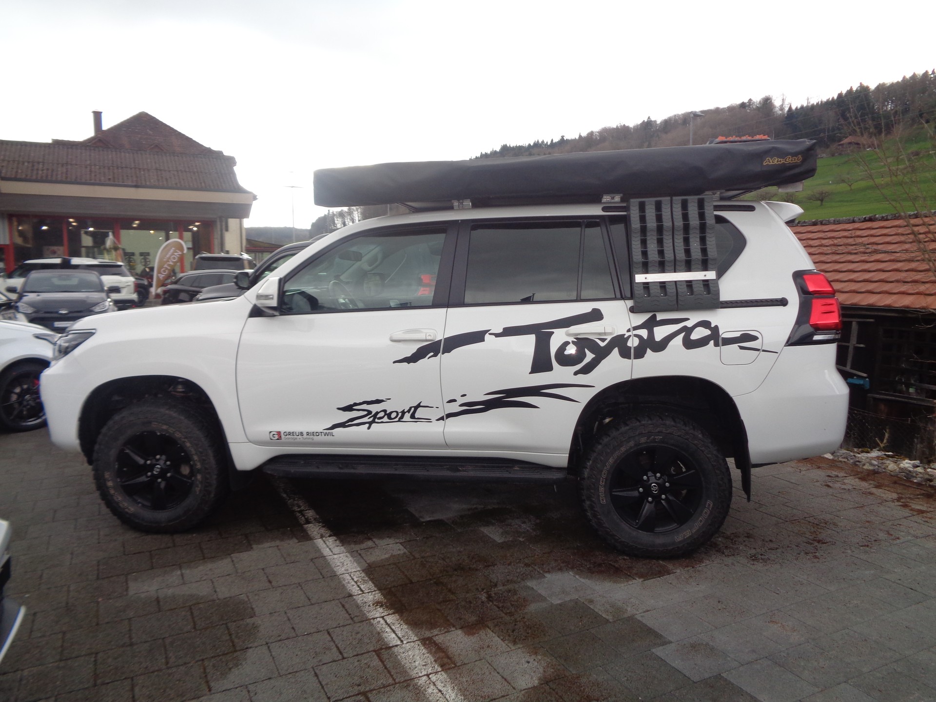 TOYOTA Land Cruiser 2.8TD Comfort Automatic-showroom-element-1