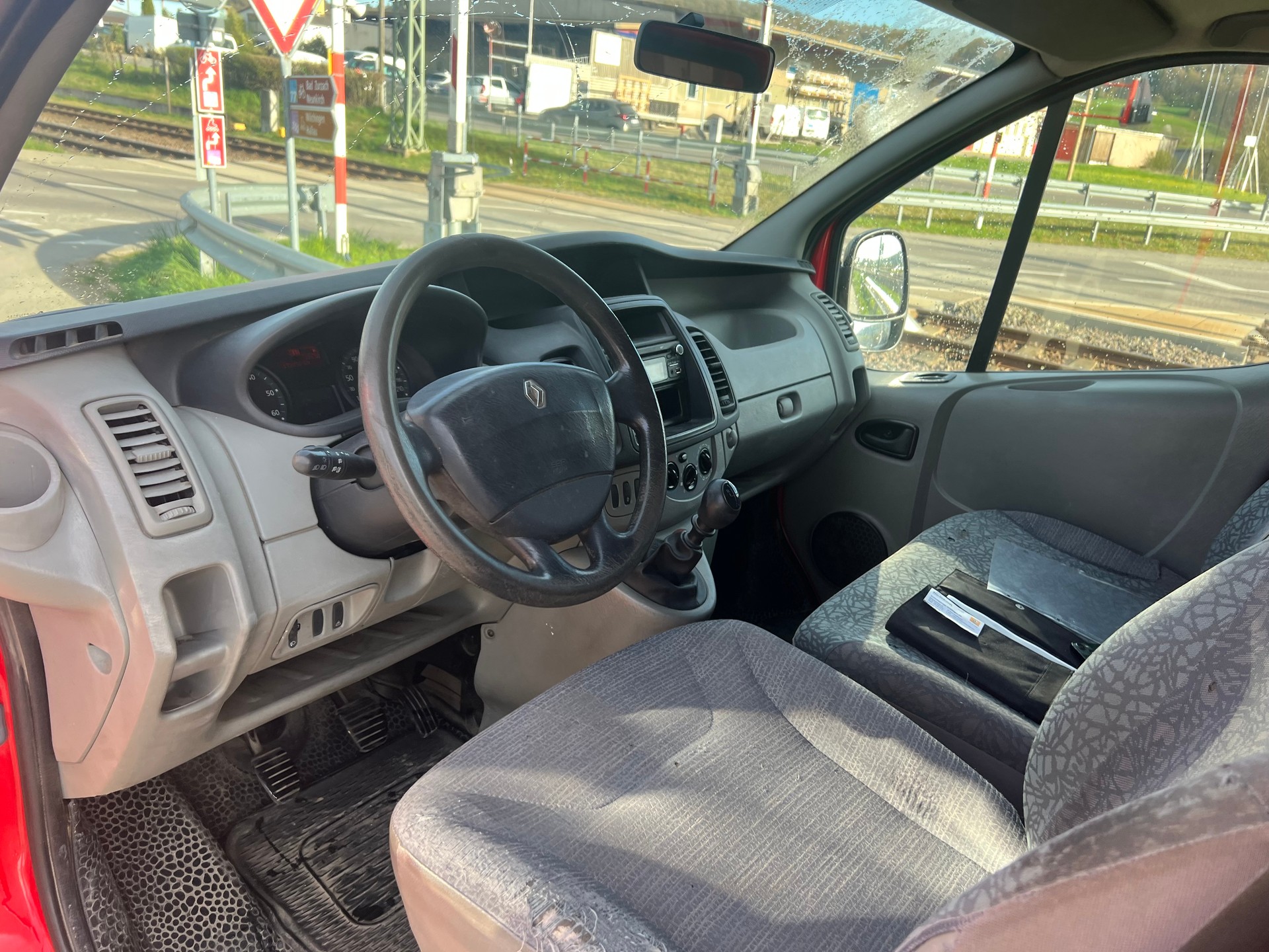 RENAULT Trafic 2.0 dCi 115 2.9t L2H1-image-9