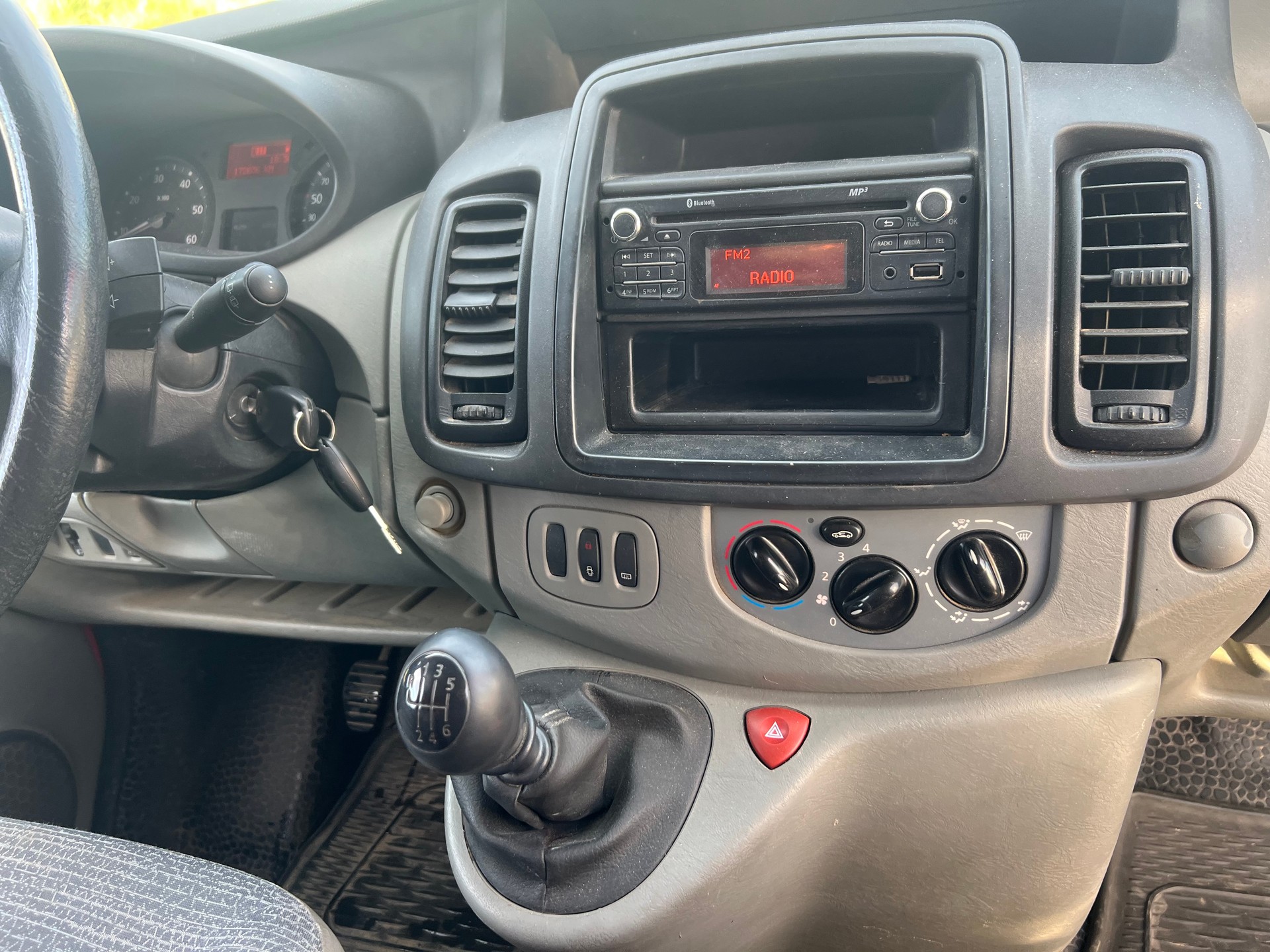 RENAULT Trafic 2.0 dCi 115 2.9t L2H1-image-11