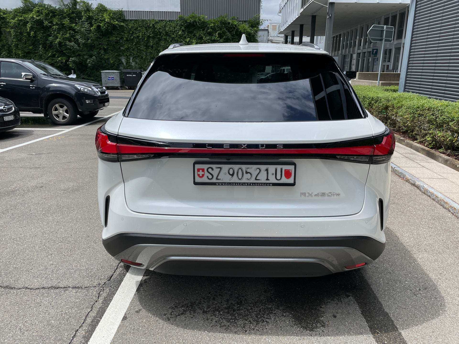 LEXUS RX 450h+ Ecxellence AWD CVT PHEV-showroom-element-3