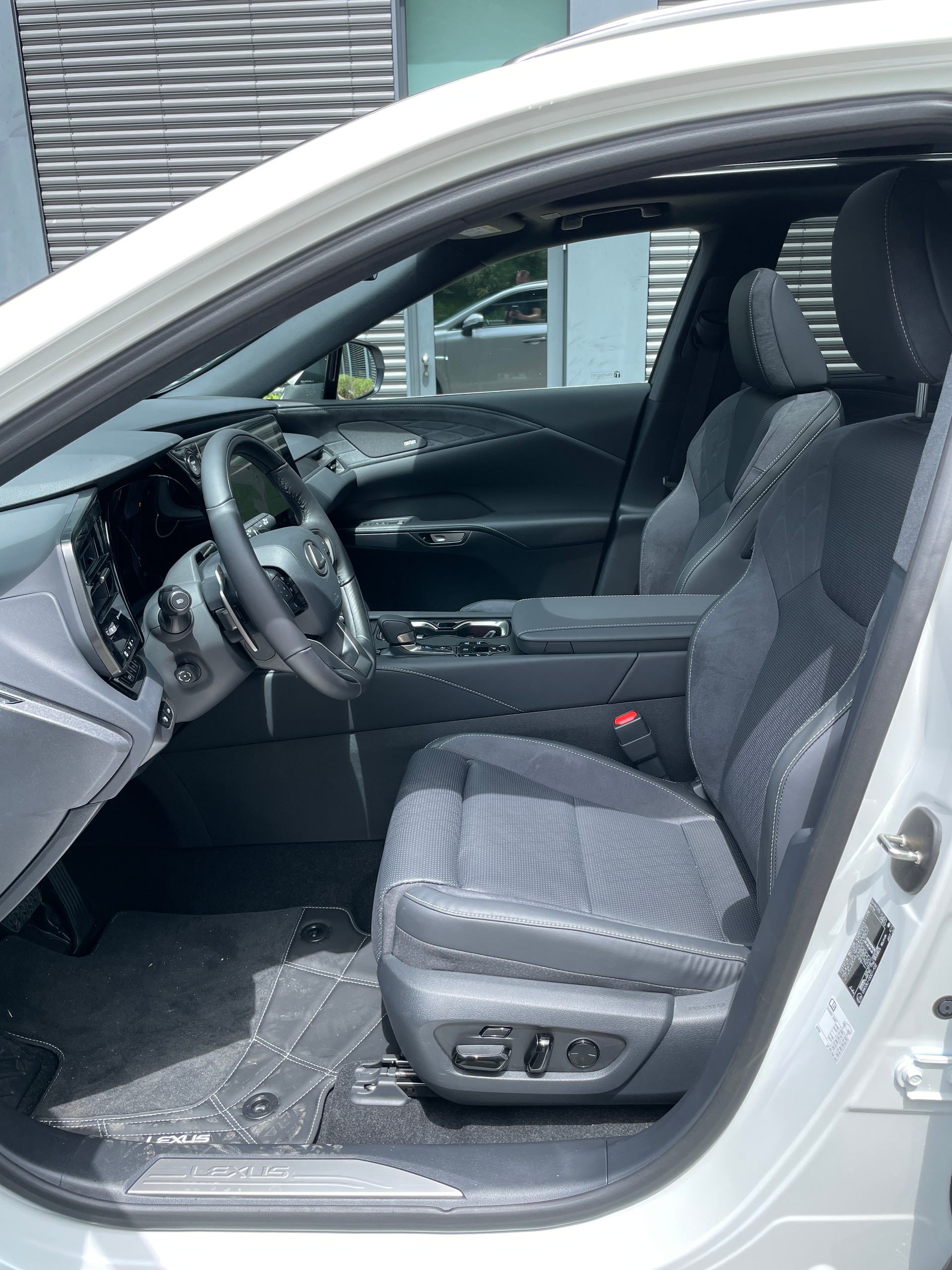 LEXUS RX 450h+ Ecxellence AWD CVT PHEV-image-11
