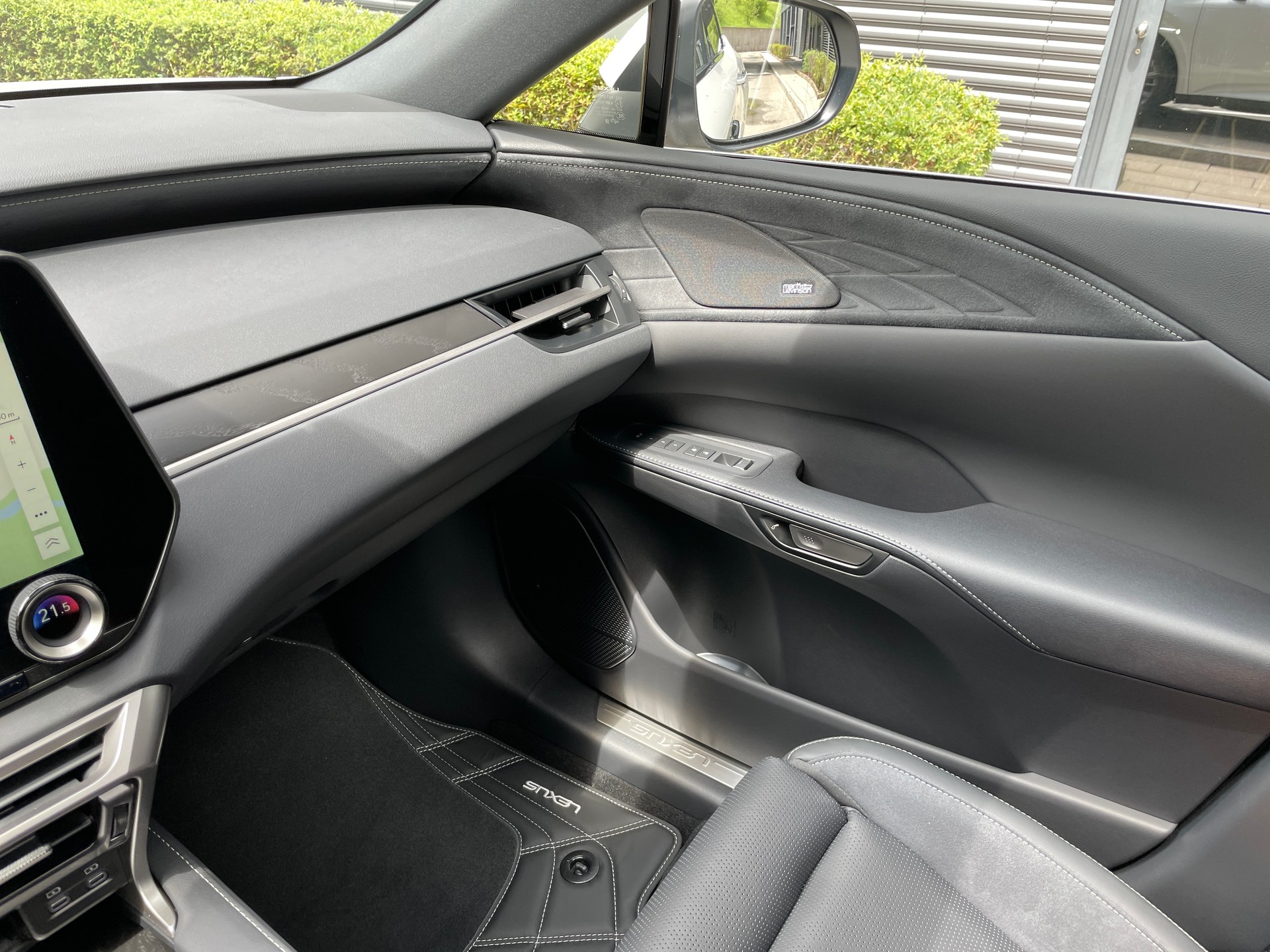 LEXUS RX 450h+ Ecxellence AWD CVT PHEV-image-22