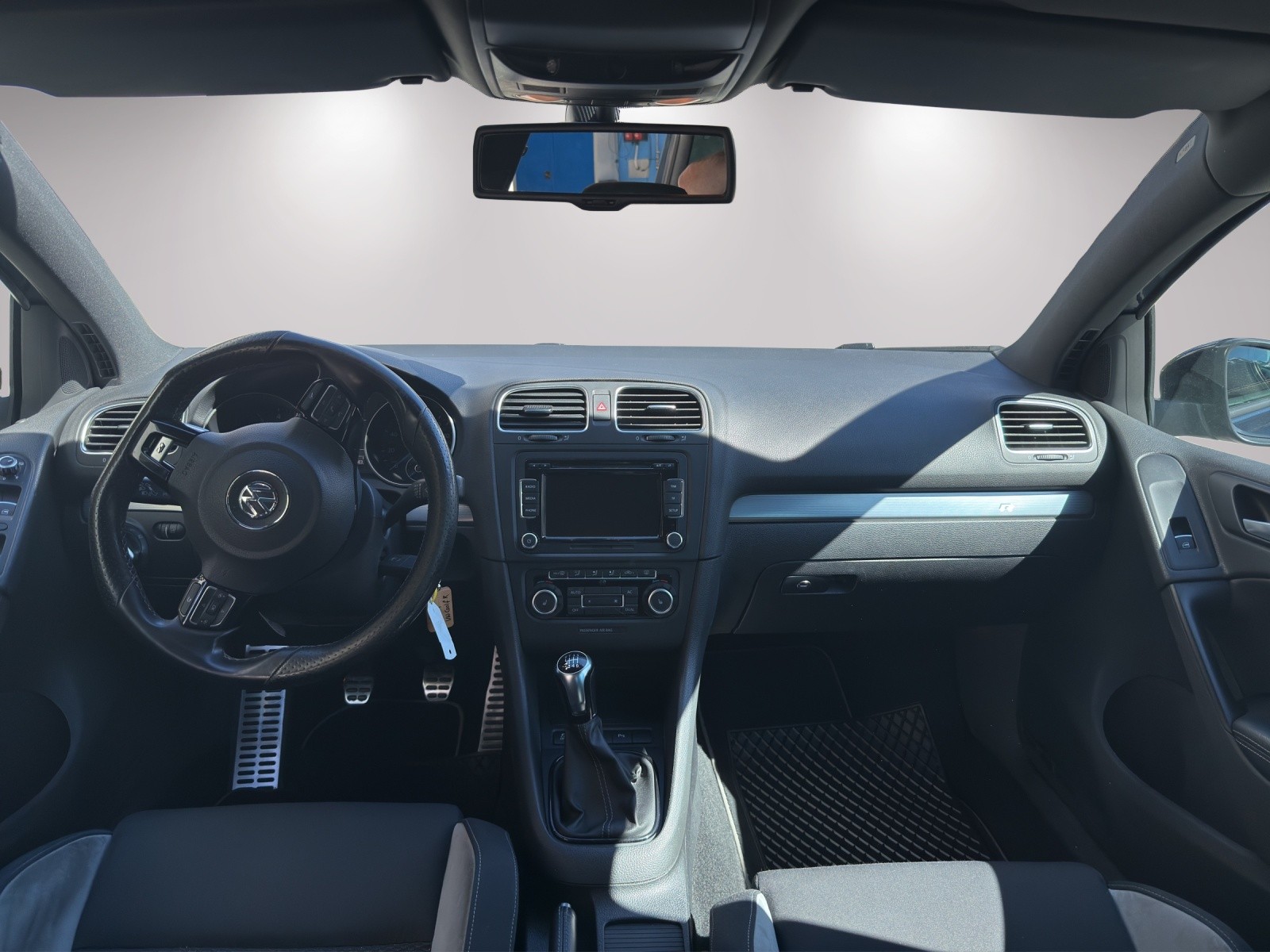 VW Golf 2.0 TSI R 4Motion-image-8