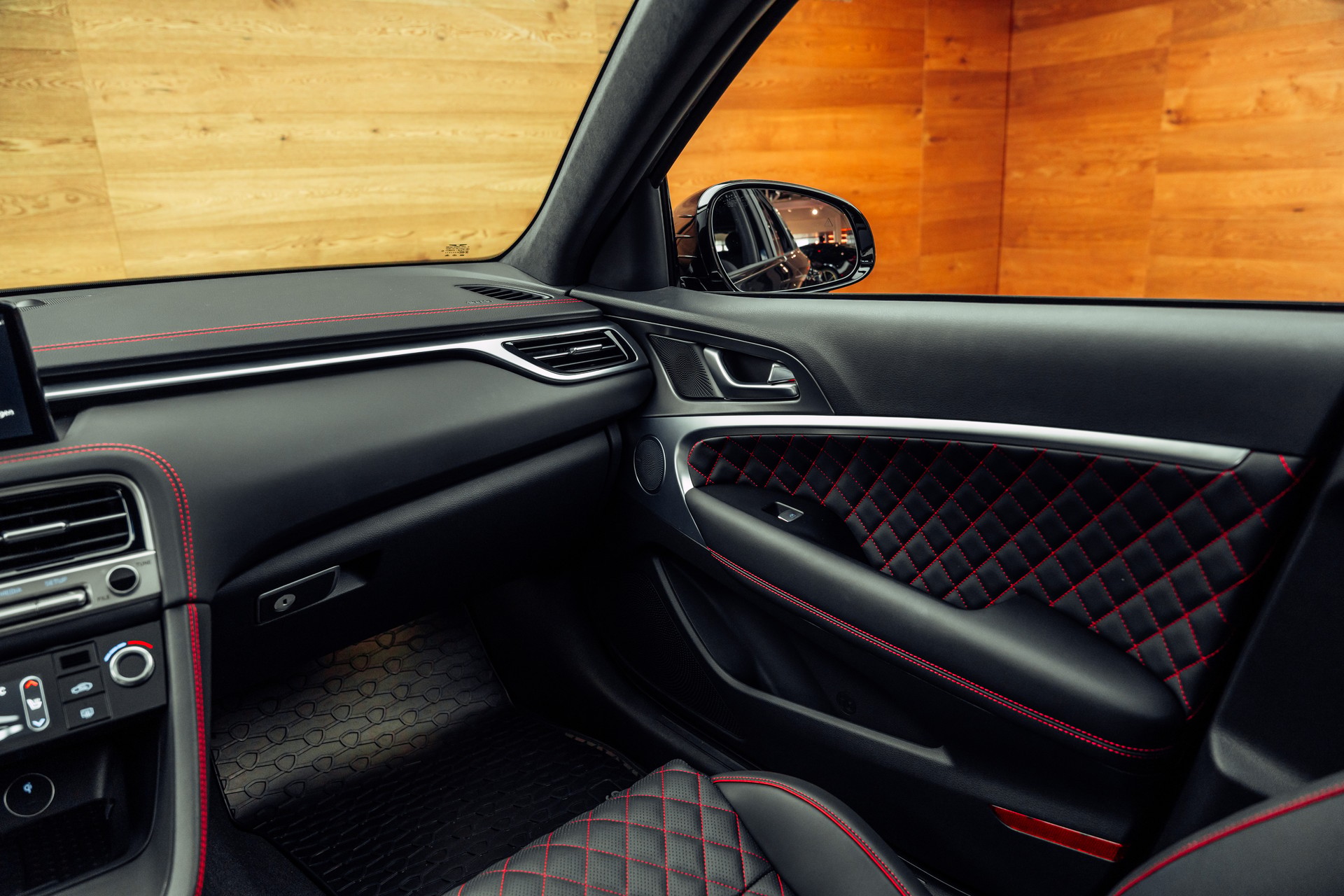 GENESIS G70 Shooting Brake 2.0 T Plus Sport AT8 AWD-image-10