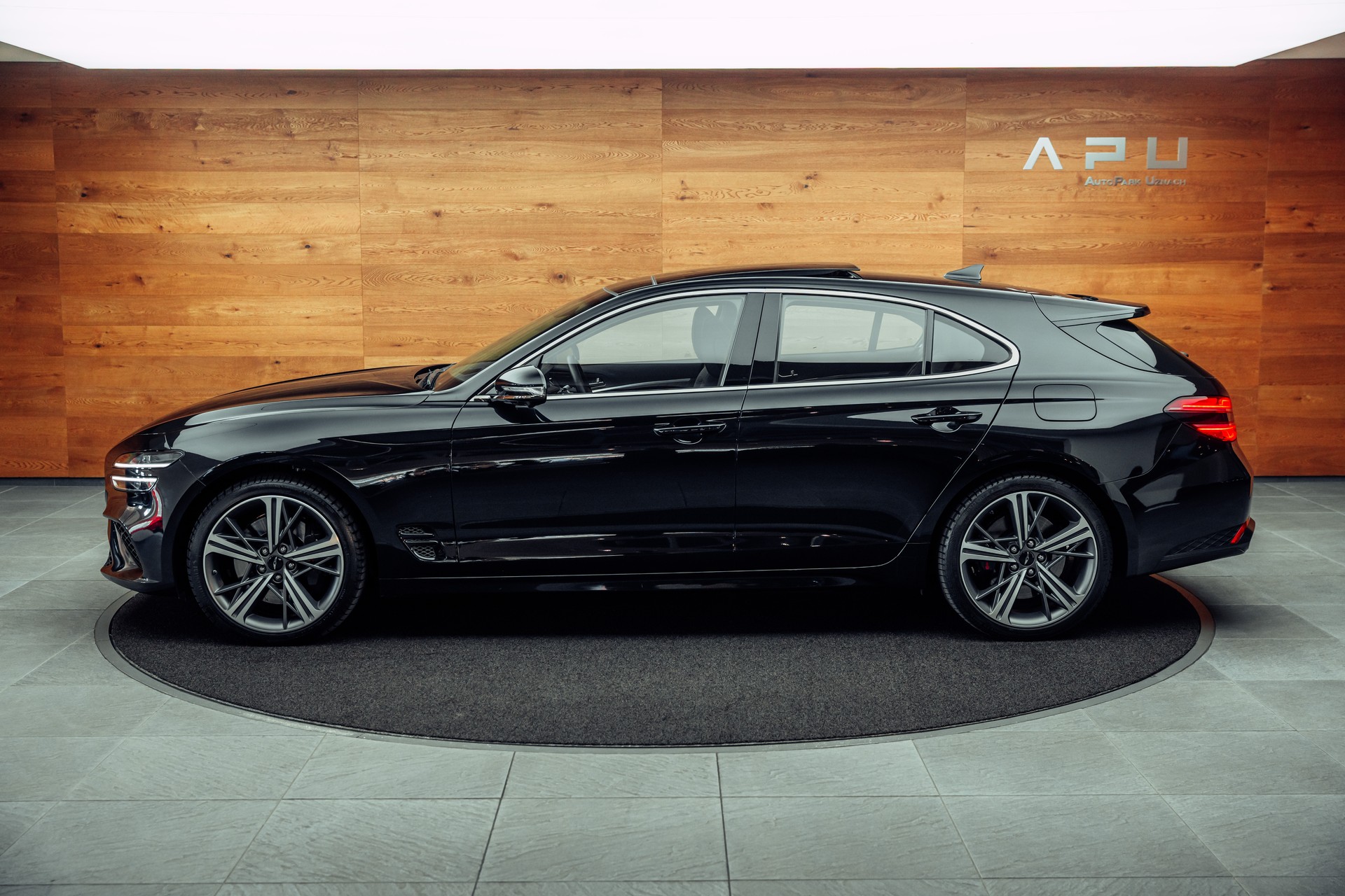 GENESIS G70 Shooting Brake 2.0 T Plus Sport AT8 AWD-image-9