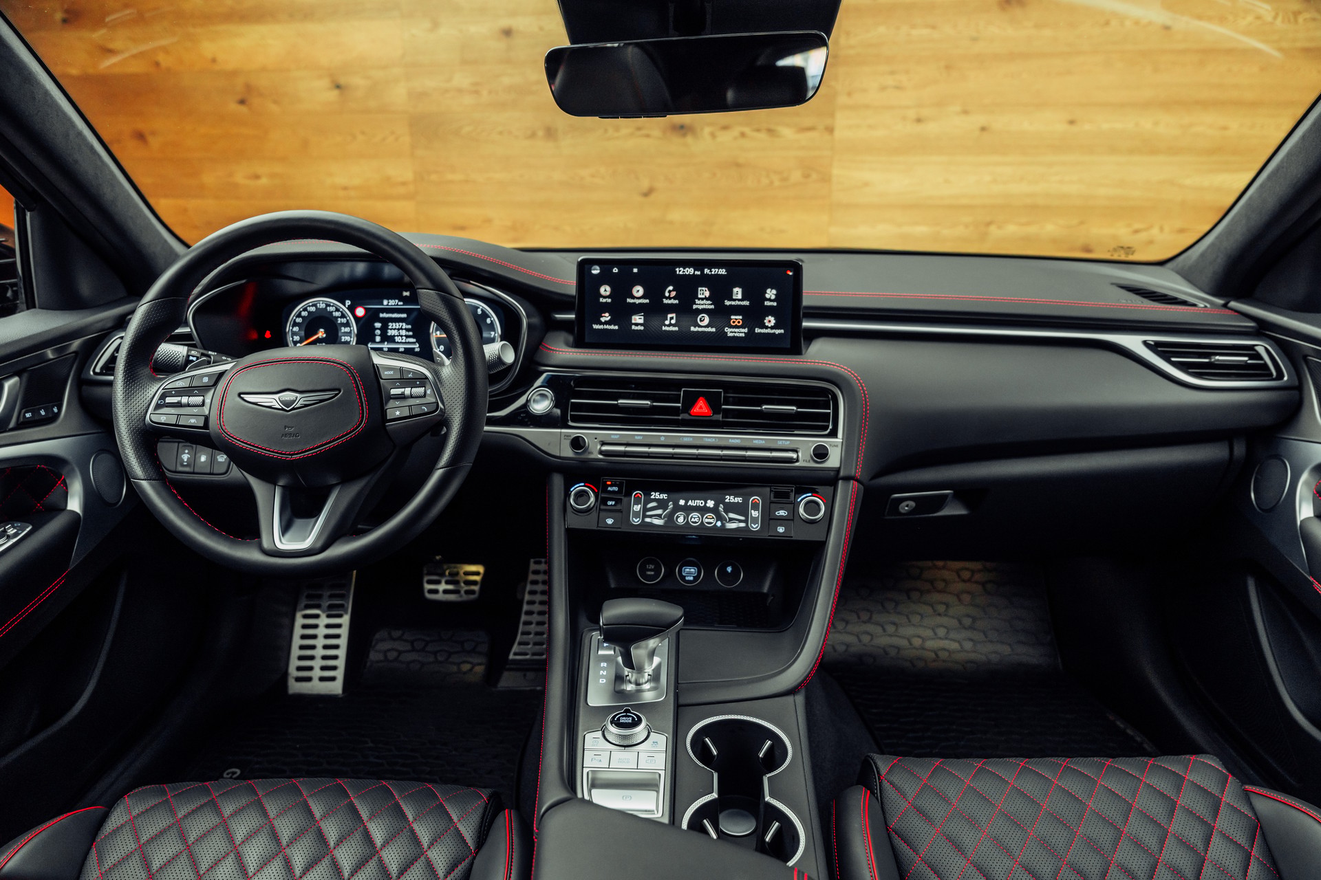 GENESIS G70 Shooting Brake 2.0 T Plus Sport AT8 AWD-image-4