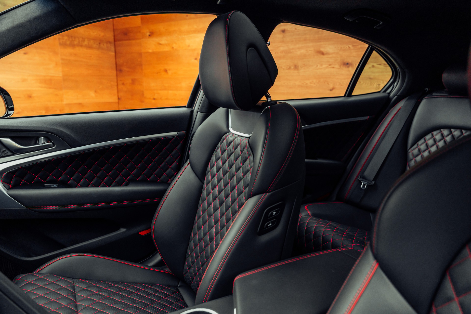 GENESIS G70 Shooting Brake 2.0 T Plus Sport AT8 AWD-image-6