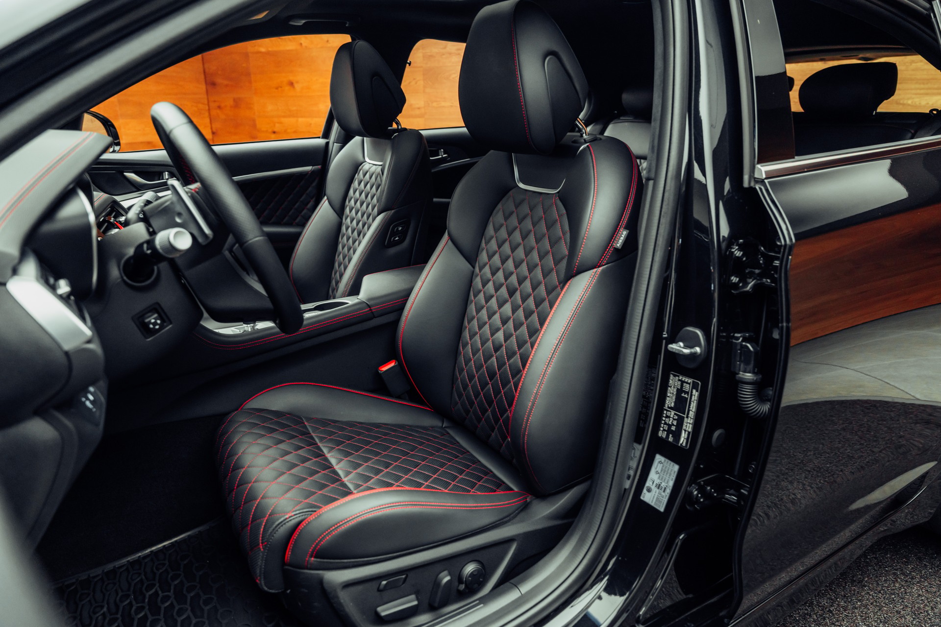 GENESIS G70 Shooting Brake 2.0 T Plus Sport AT8 AWD-image-5