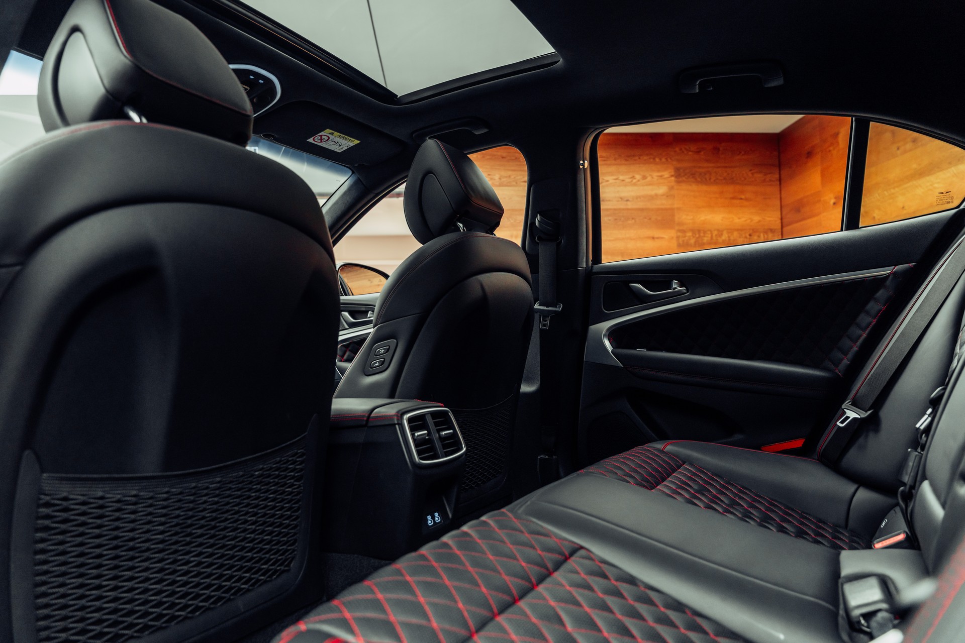 GENESIS G70 Shooting Brake 2.0 T Plus Sport AT8 AWD-image-8