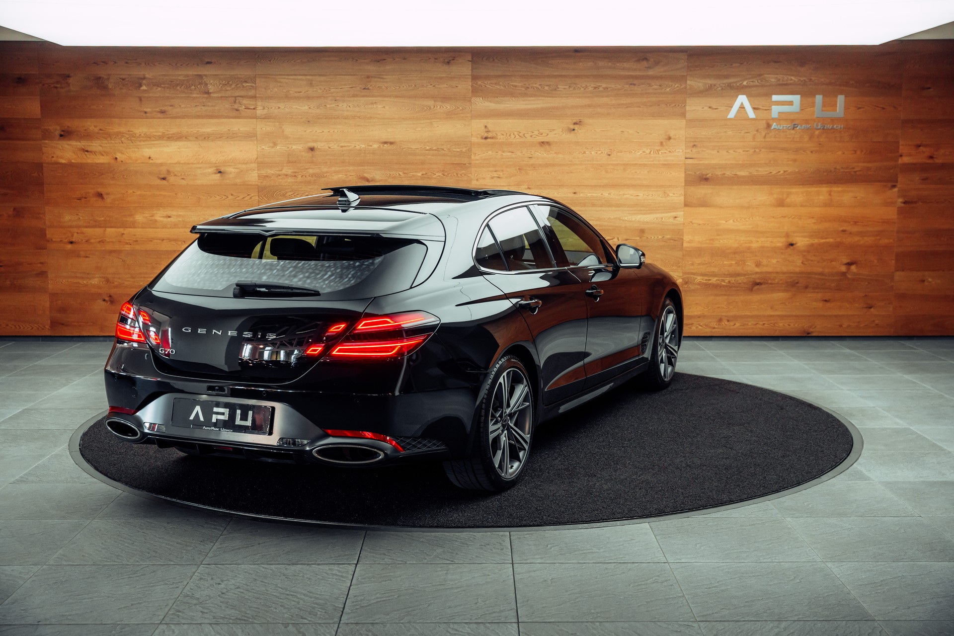 GENESIS G70 Shooting Brake 2.0 T Plus Sport AT8 AWD-showroom-element-1