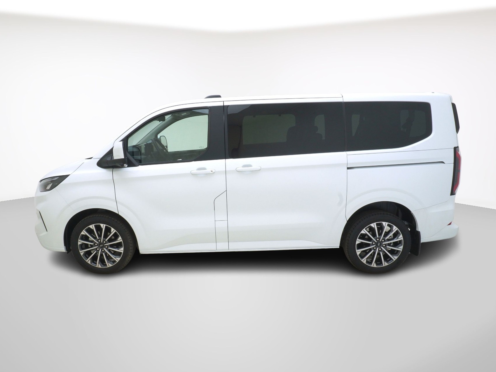 FORD Tourneo Custom 320 L1 2.0 TDCI 4x4 Titanium X-showroom-element-1