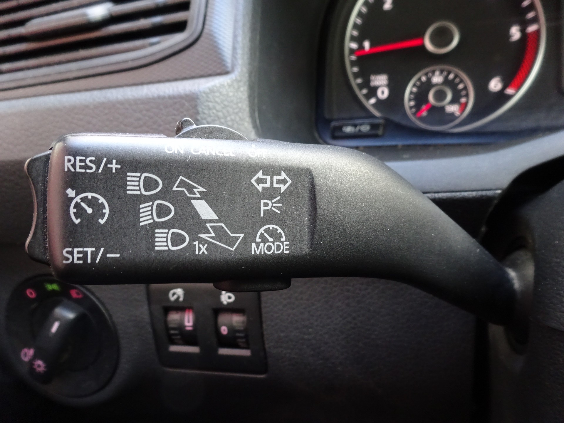 VW Caddy 2.0TDI 4Motion BlueMotion Technology DSG-image-14