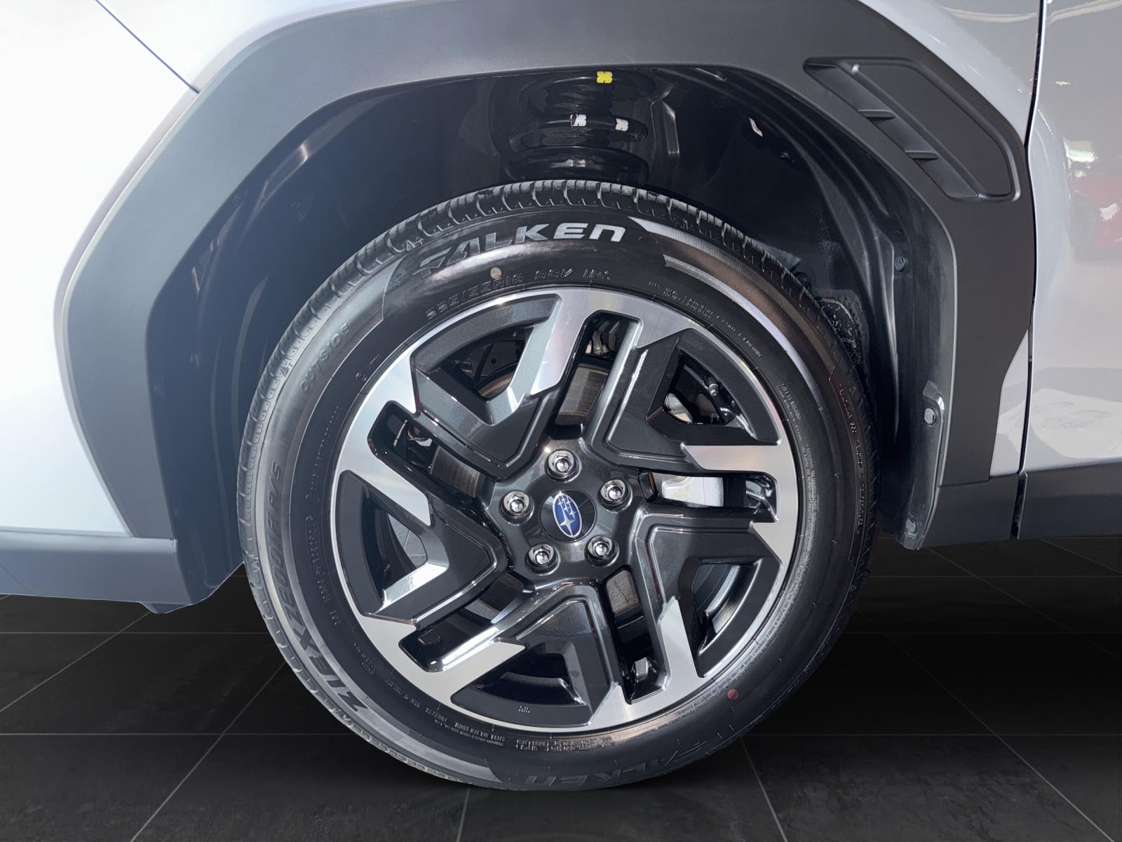 SUBARU Forester 2.0i e-Boxer Swiss Plus Lineartronic-image-13