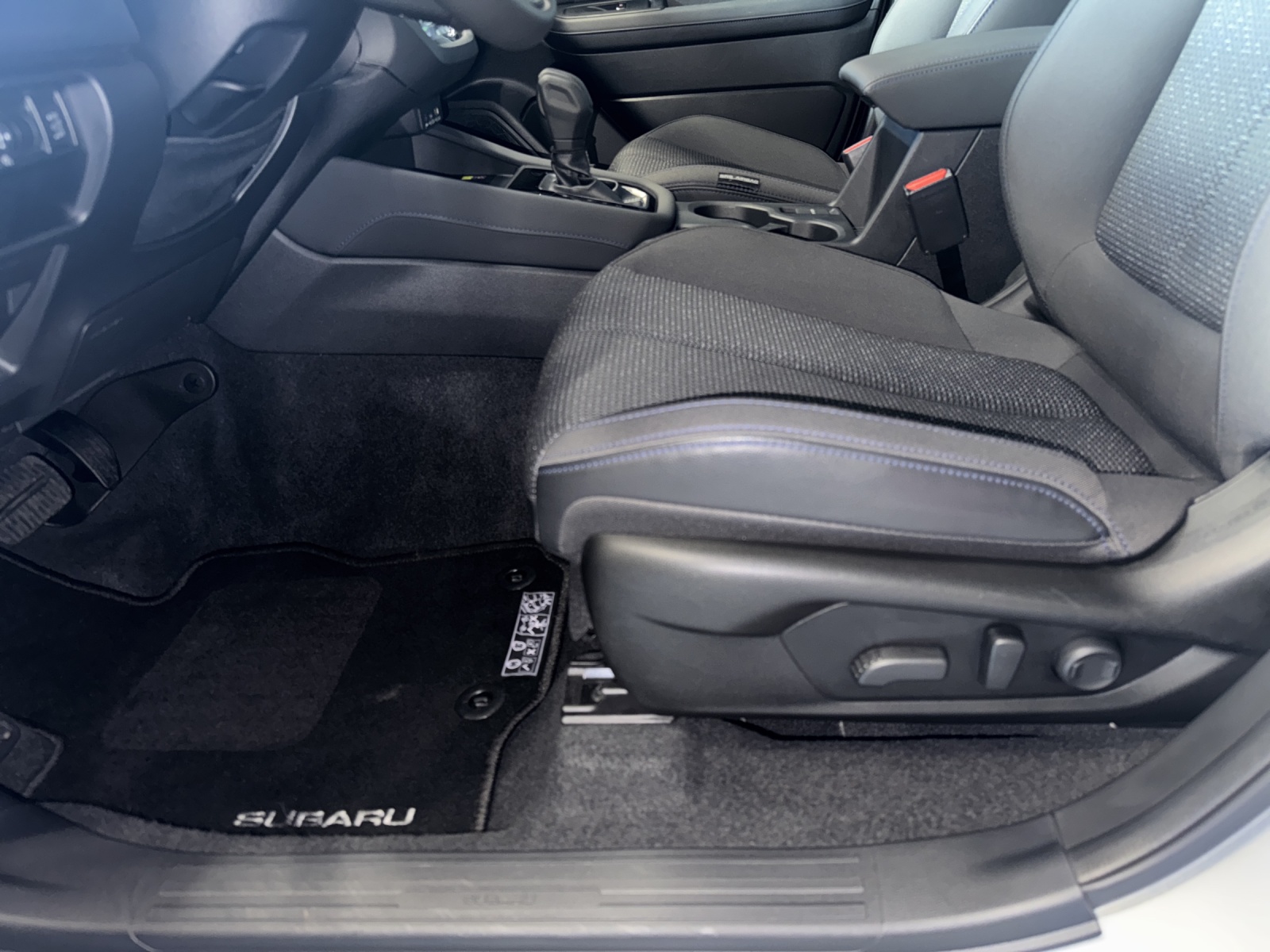 SUBARU Forester 2.0i e-Boxer Swiss Plus Lineartronic-image-16