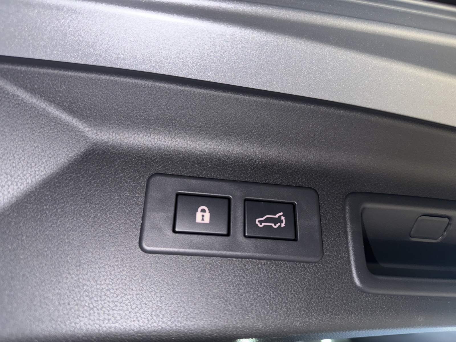 SUBARU Forester 2.0i e-Boxer Swiss Plus Lineartronic-image-14