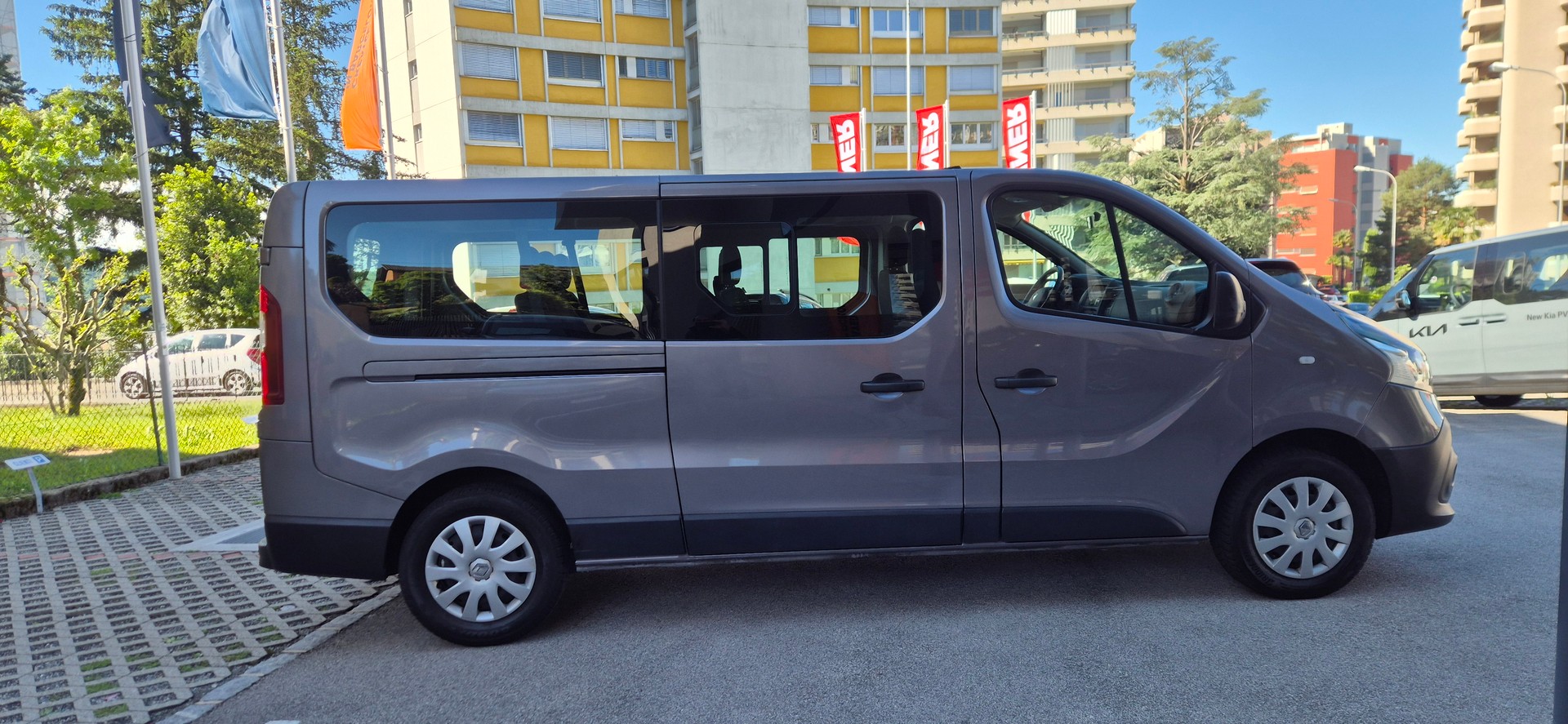 RENAULT Trafic ENERGY dCi 125 Grand Passenger Life-image-4