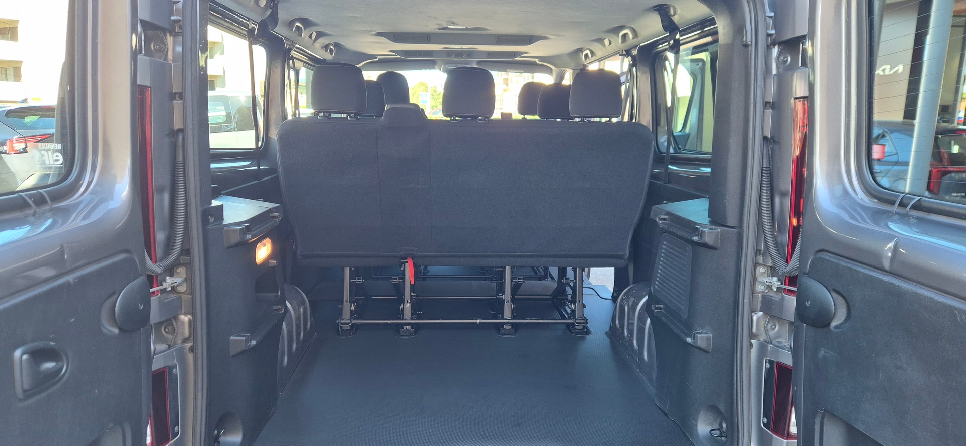 RENAULT Trafic ENERGY dCi 125 Grand Passenger Life-image-11