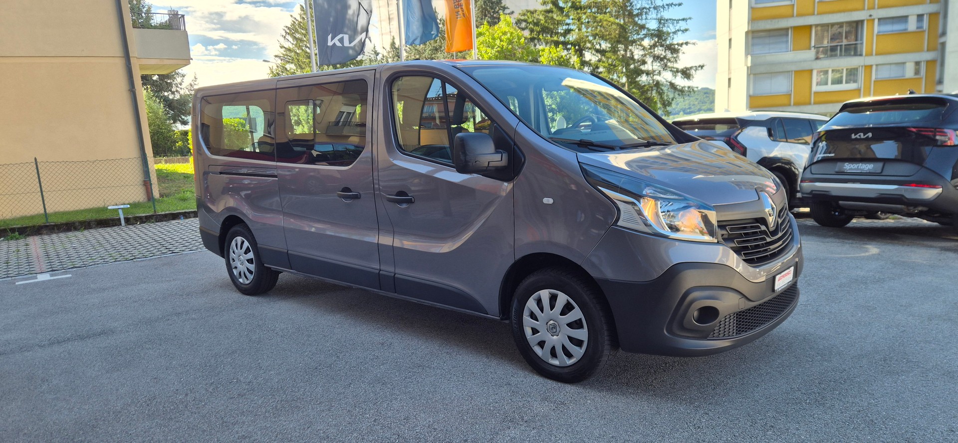 RENAULT Trafic ENERGY dCi 125 Grand Passenger Life-image-1