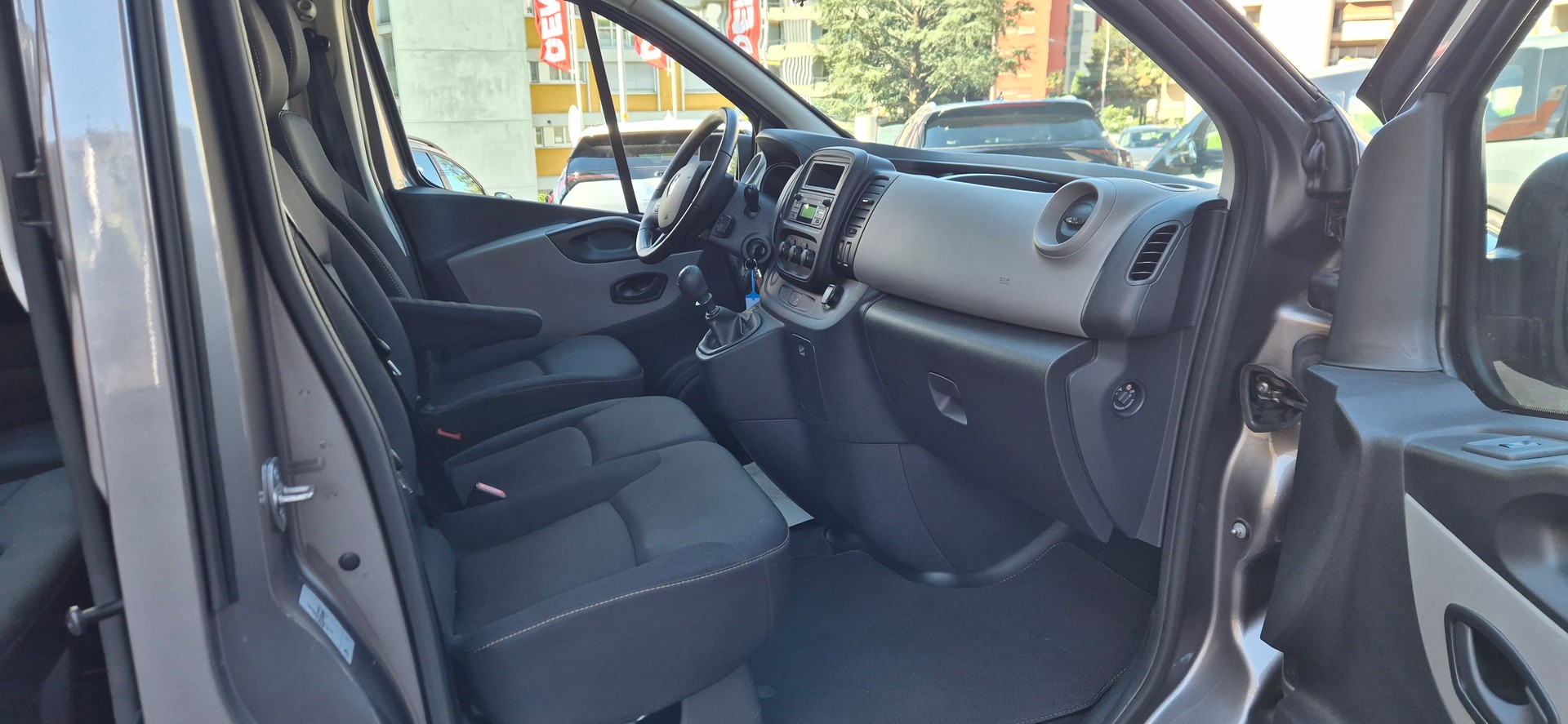 RENAULT Trafic ENERGY dCi 125 Grand Passenger Life-image-8