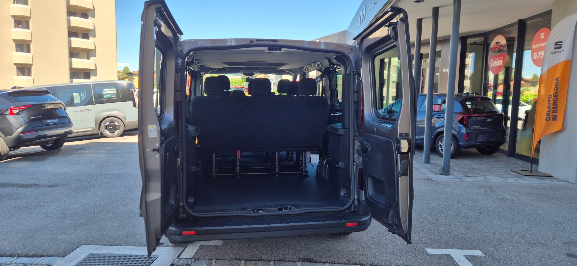 RENAULT Trafic ENERGY dCi 125 Grand Passenger Life-image-12