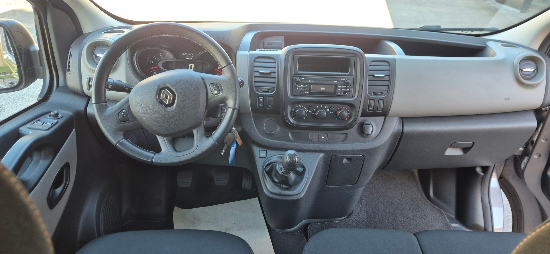RENAULT Trafic ENERGY dCi 125 Grand Passenger Life-image-9