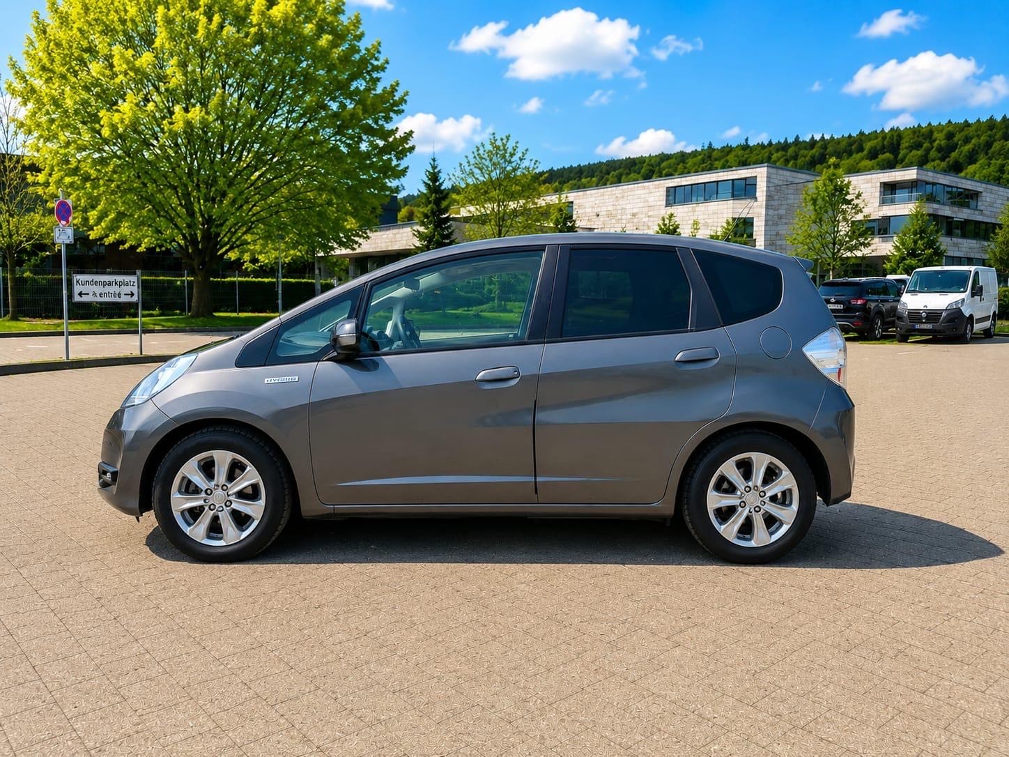 HONDA Jazz 1.3i Hybrid Exclusive CVT-image-2