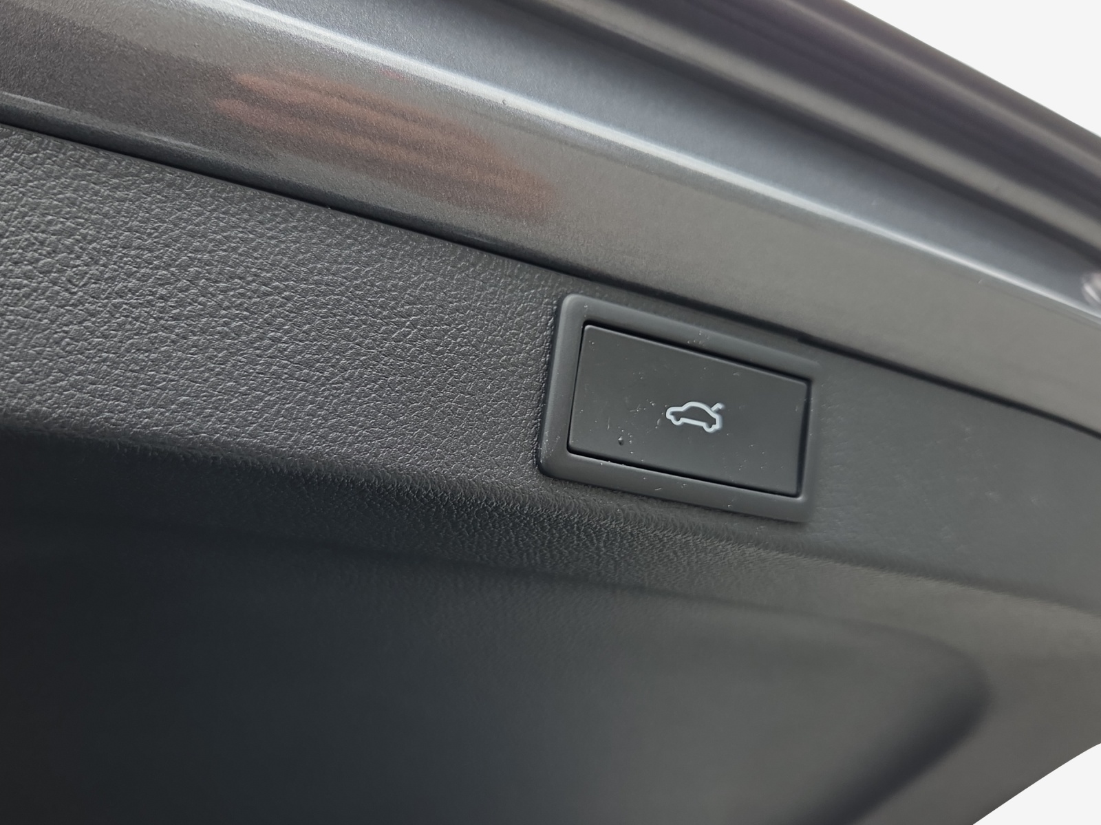 SKODA Octavia Combi 2.0 TDI DSG Selection-image-13