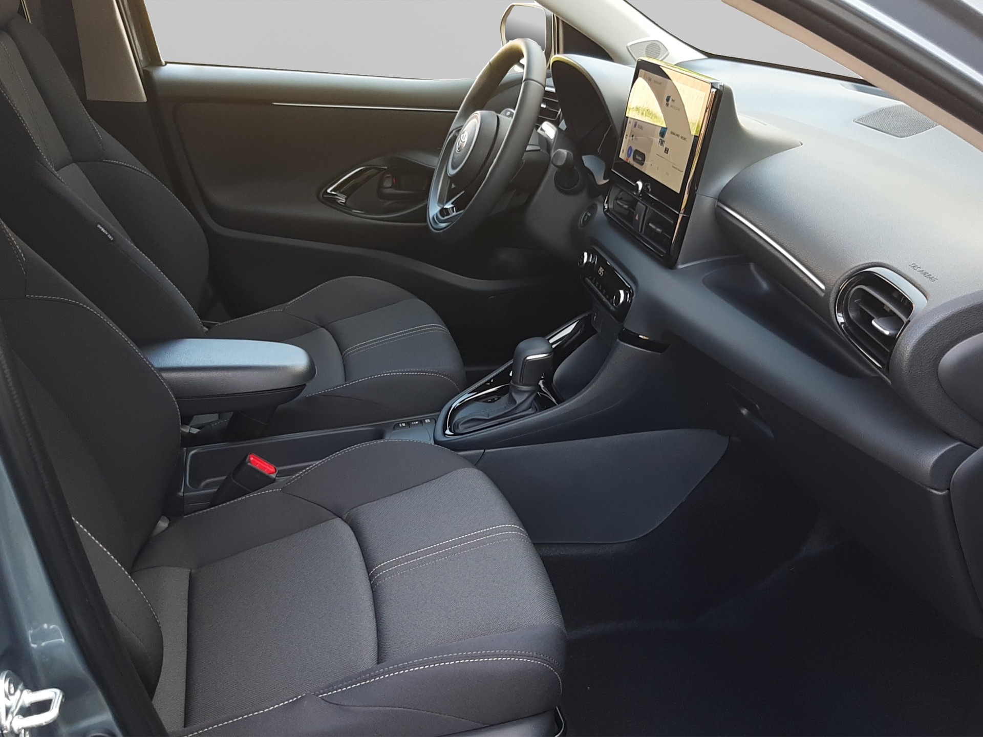 TOYOTA Yaris 1.5 VVT-i HSD Trend-image-15