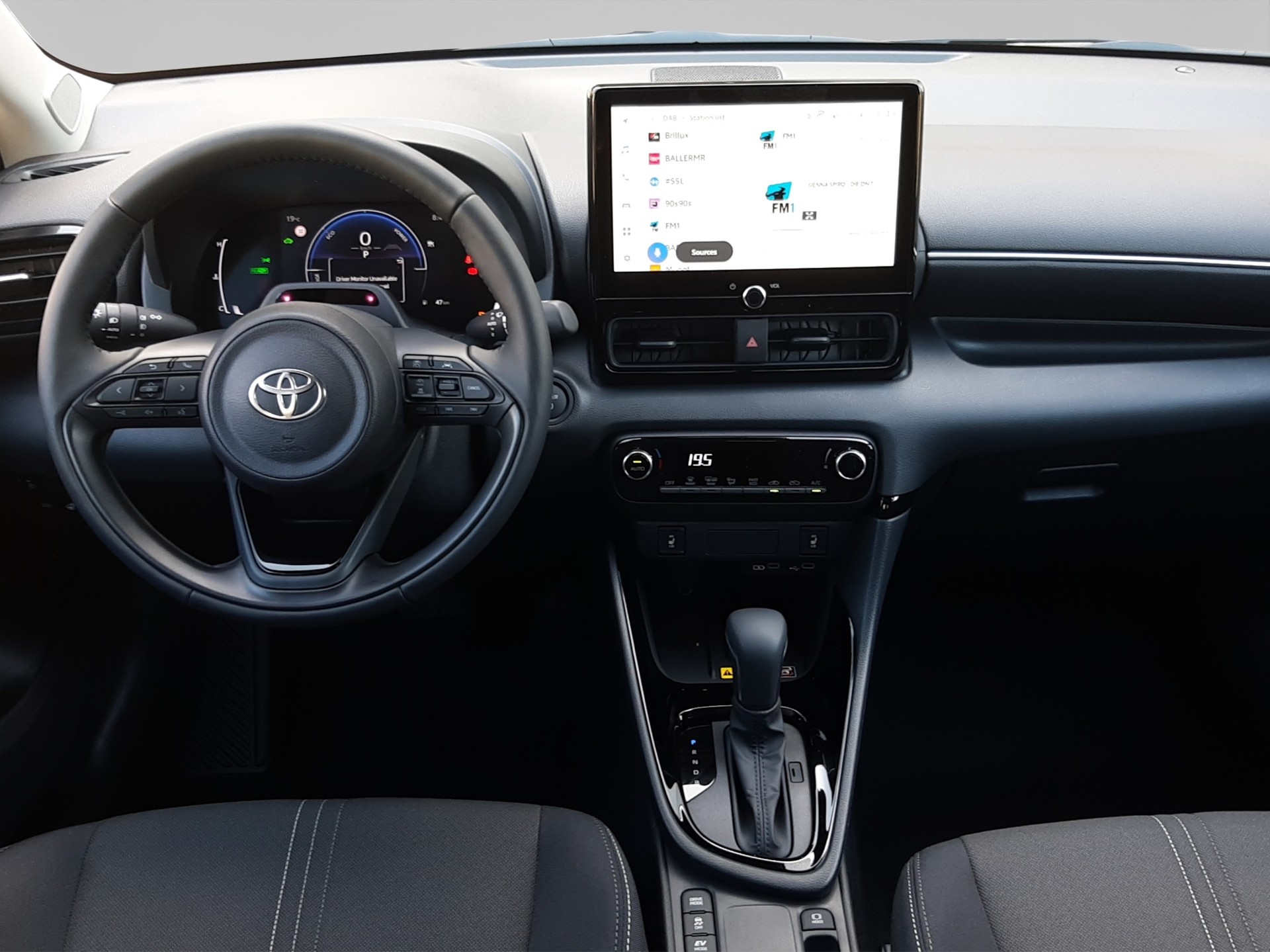 TOYOTA Yaris 1.5 VVT-i HSD Trend-image-11