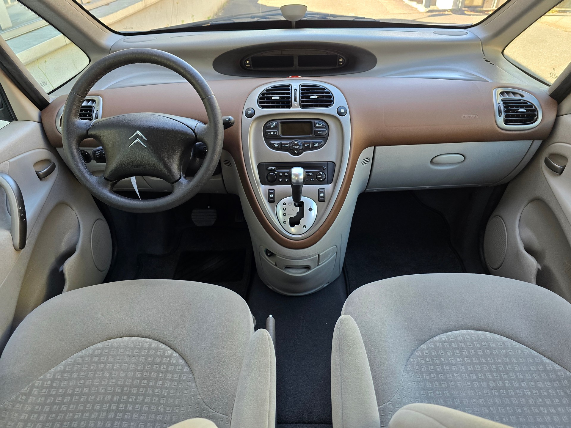 CITROEN Xsara Picasso 2.0i 16V Exclusive Automatic-showroom-element-2