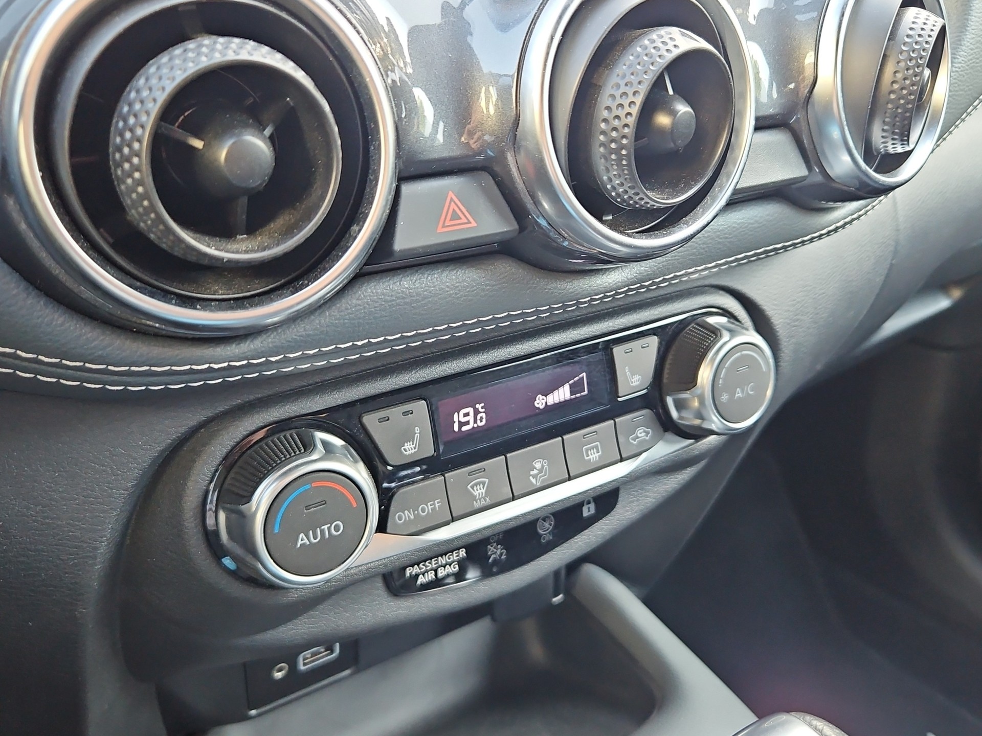 NISSAN Juke 1.0 DIG-T tekna-image-15