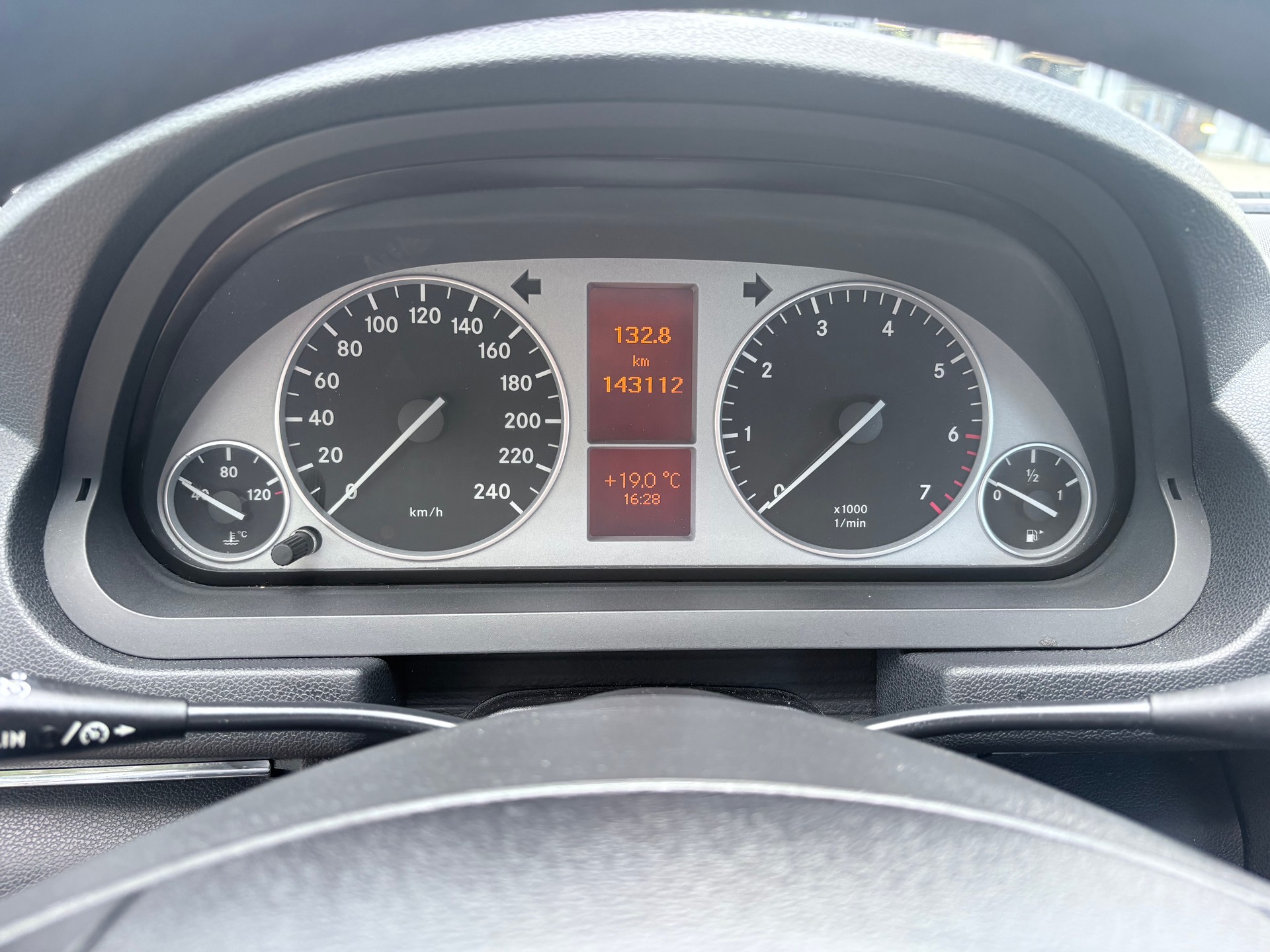 MERCEDES-BENZ B 180 My Star Autotronic Neue MFK-image-11