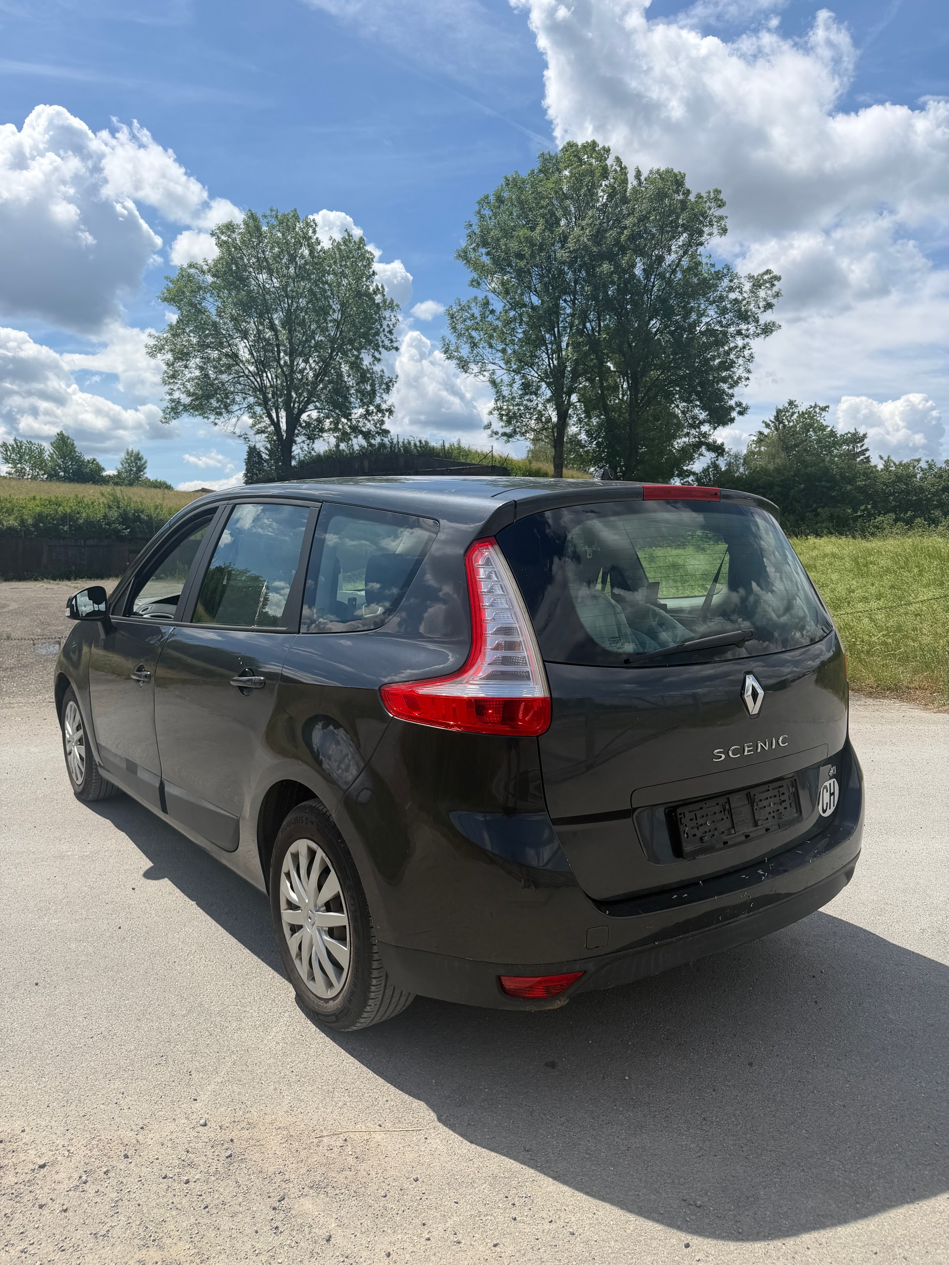 RENAULT Grand Scénic 1.9 dCi Dynamique-image-4