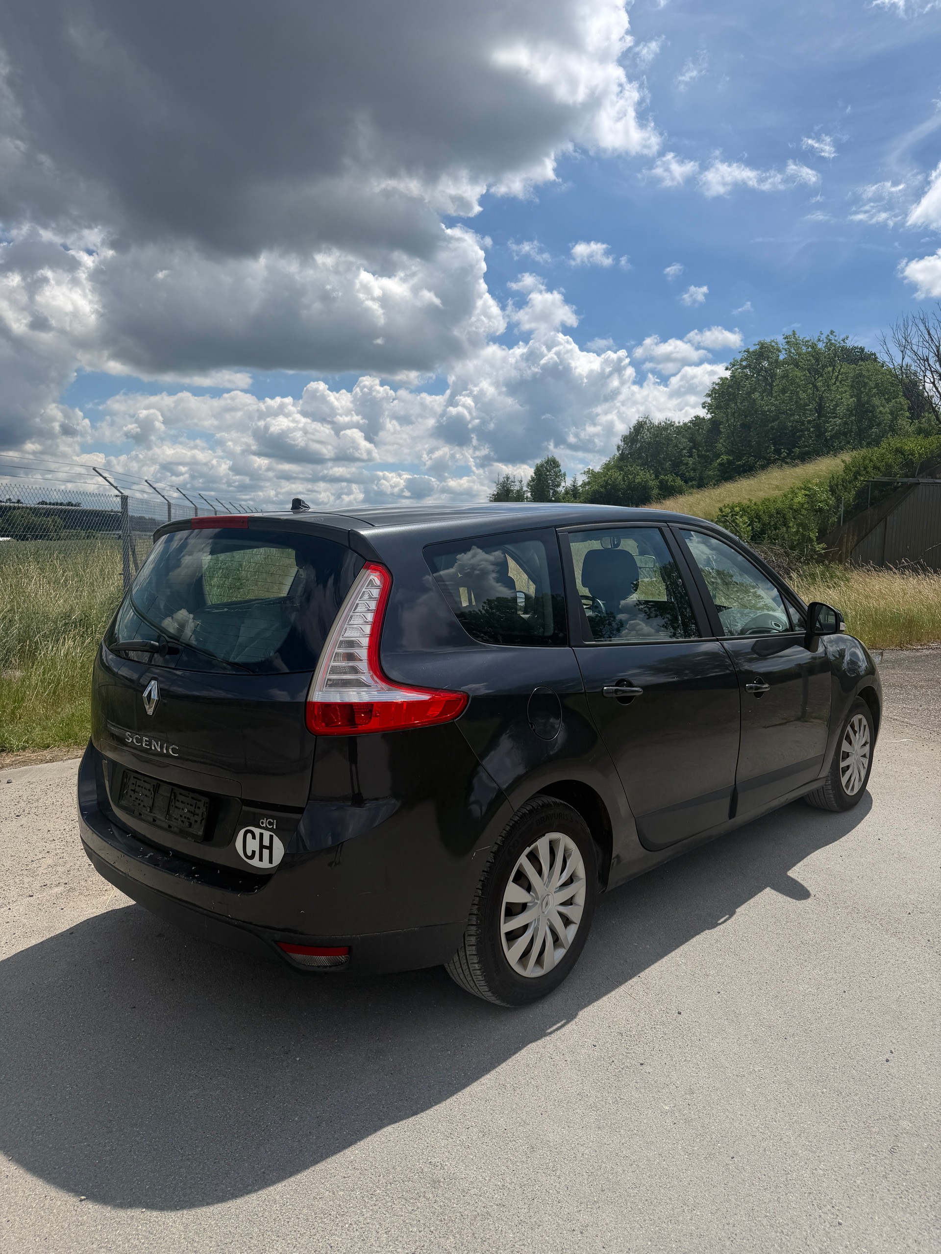 RENAULT Grand Scénic 1.9 dCi Dynamique-image-6