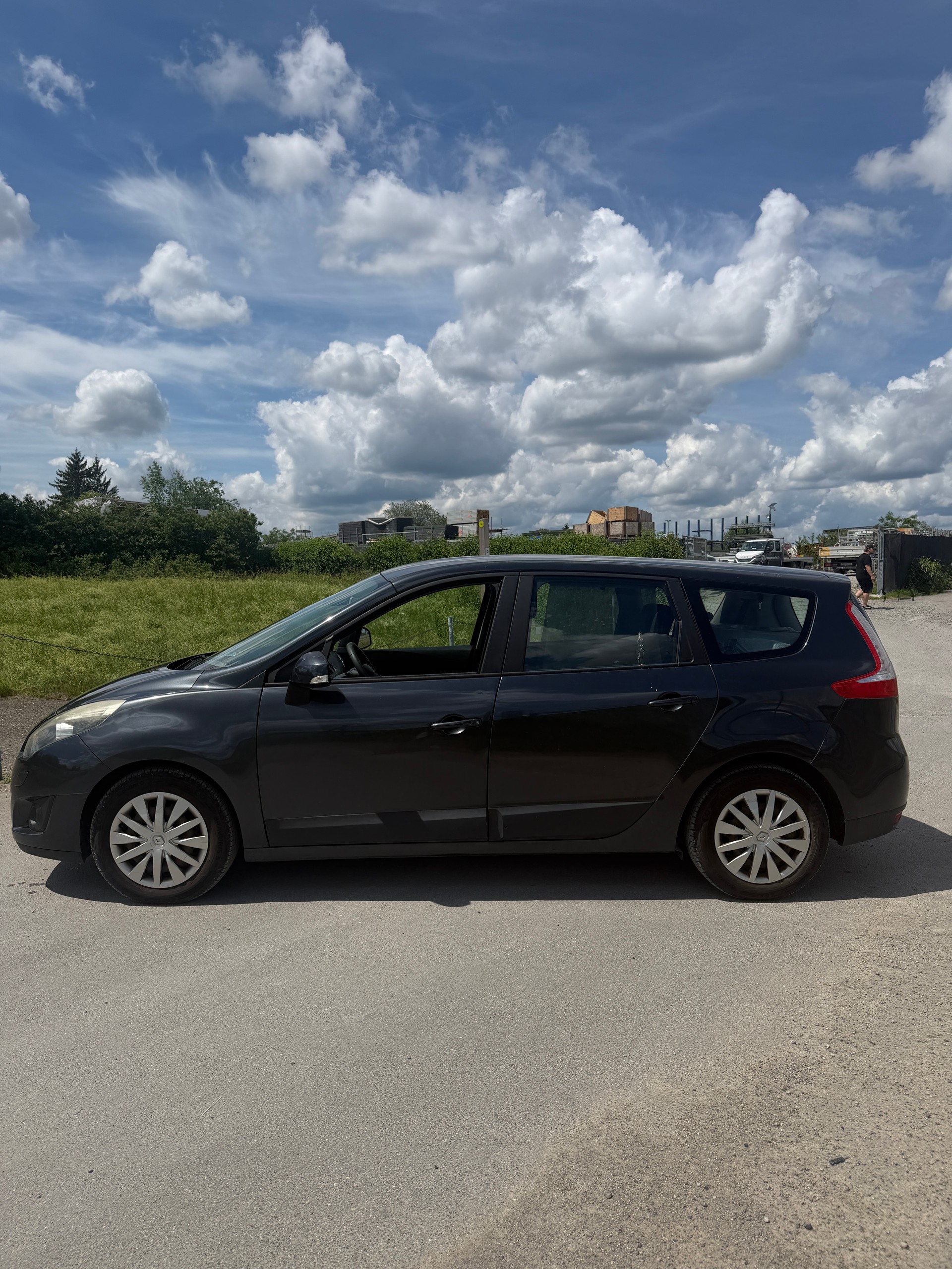 RENAULT Grand Scénic 1.9 dCi Dynamique-image-3