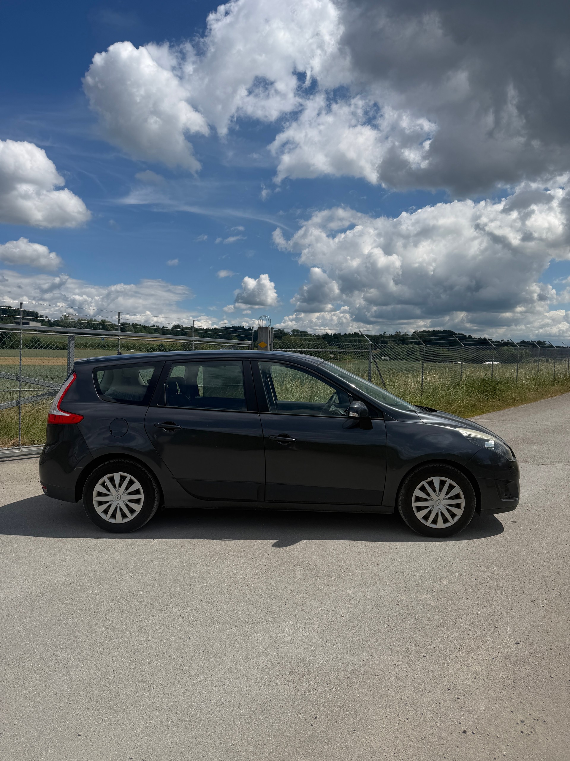 RENAULT Grand Scénic 1.9 dCi Dynamique-image-7