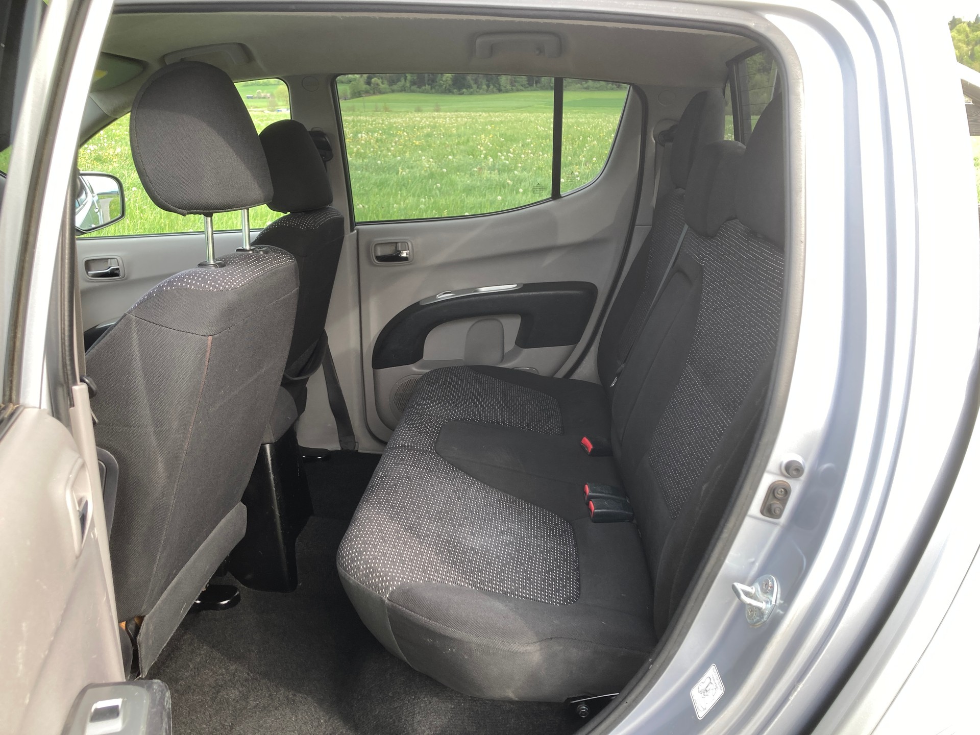 MITSUBISHI L 200 2.5 DID HP Jubilé 35 Double Cab mit Anhängerkupplung-image-8