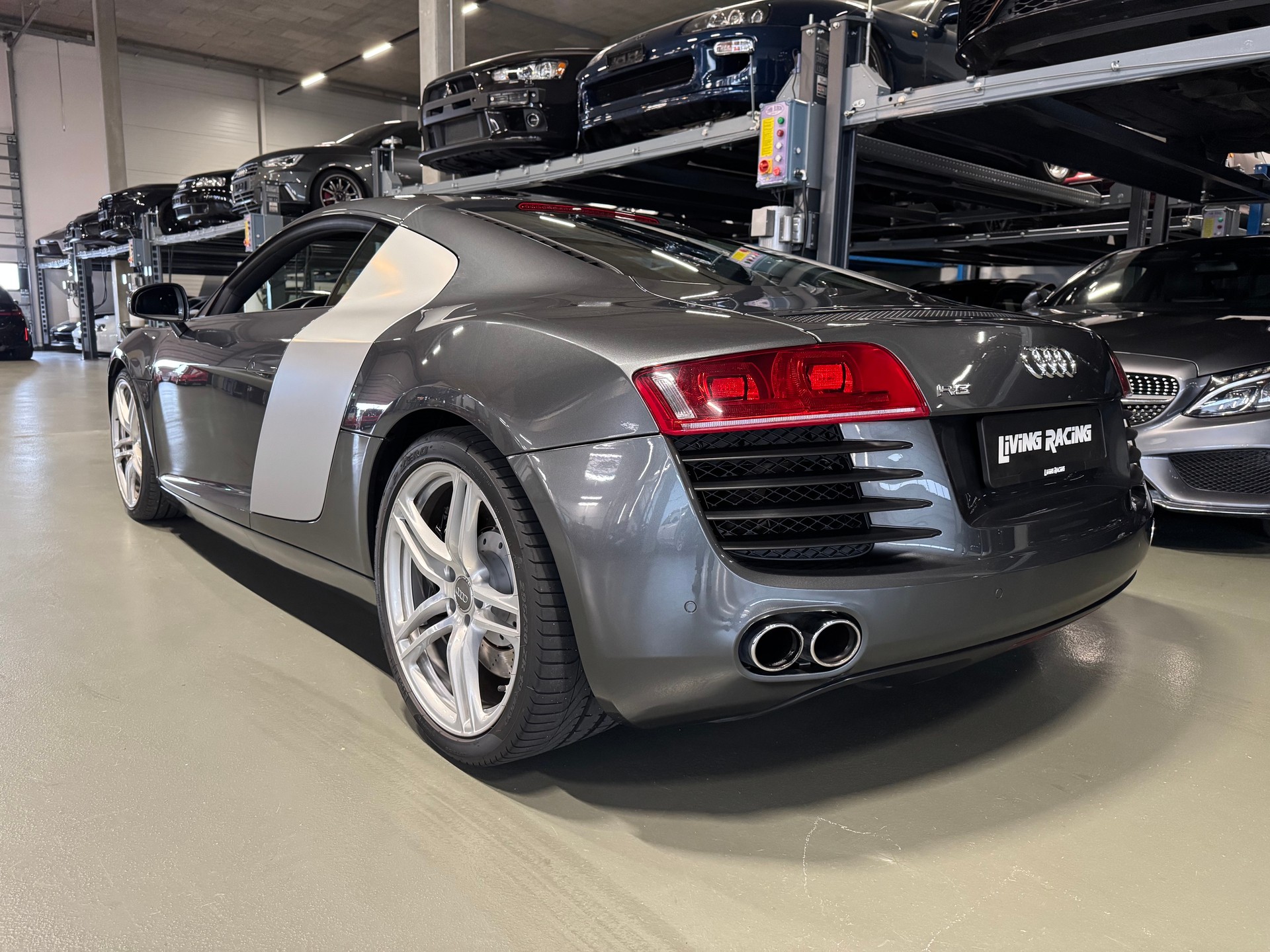 AUDI R8 Coupé 4.2 *Manual gearbox!*-image-2