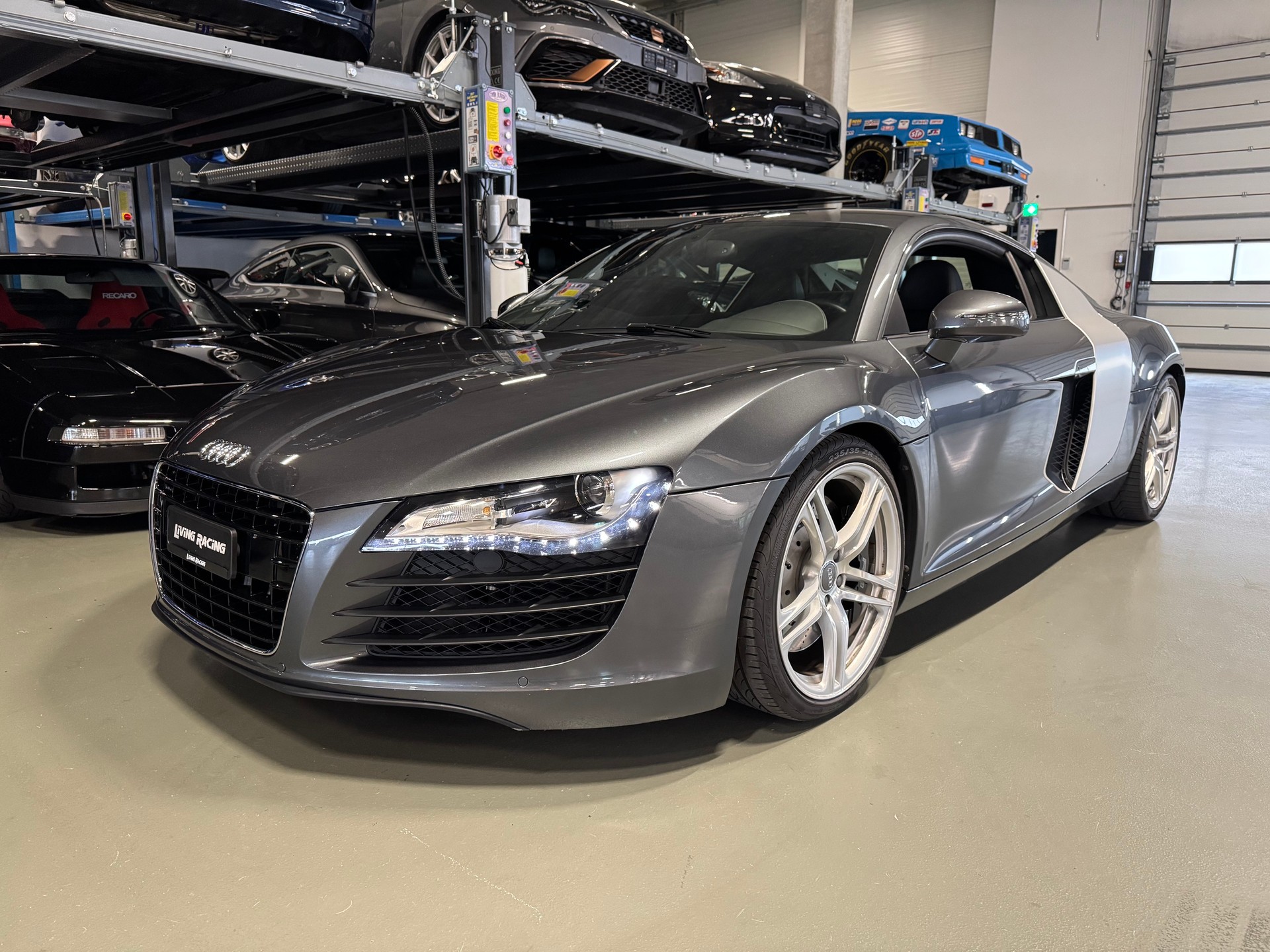 AUDI R8 Coupé 4.2 *Manual gearbox!*-image-1