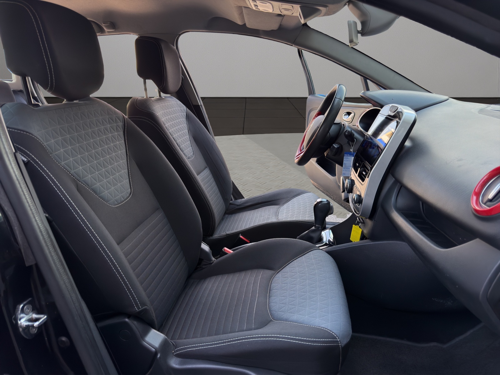 RENAULT Clio Grandtour 1.2 16V T GT EDC-image-16