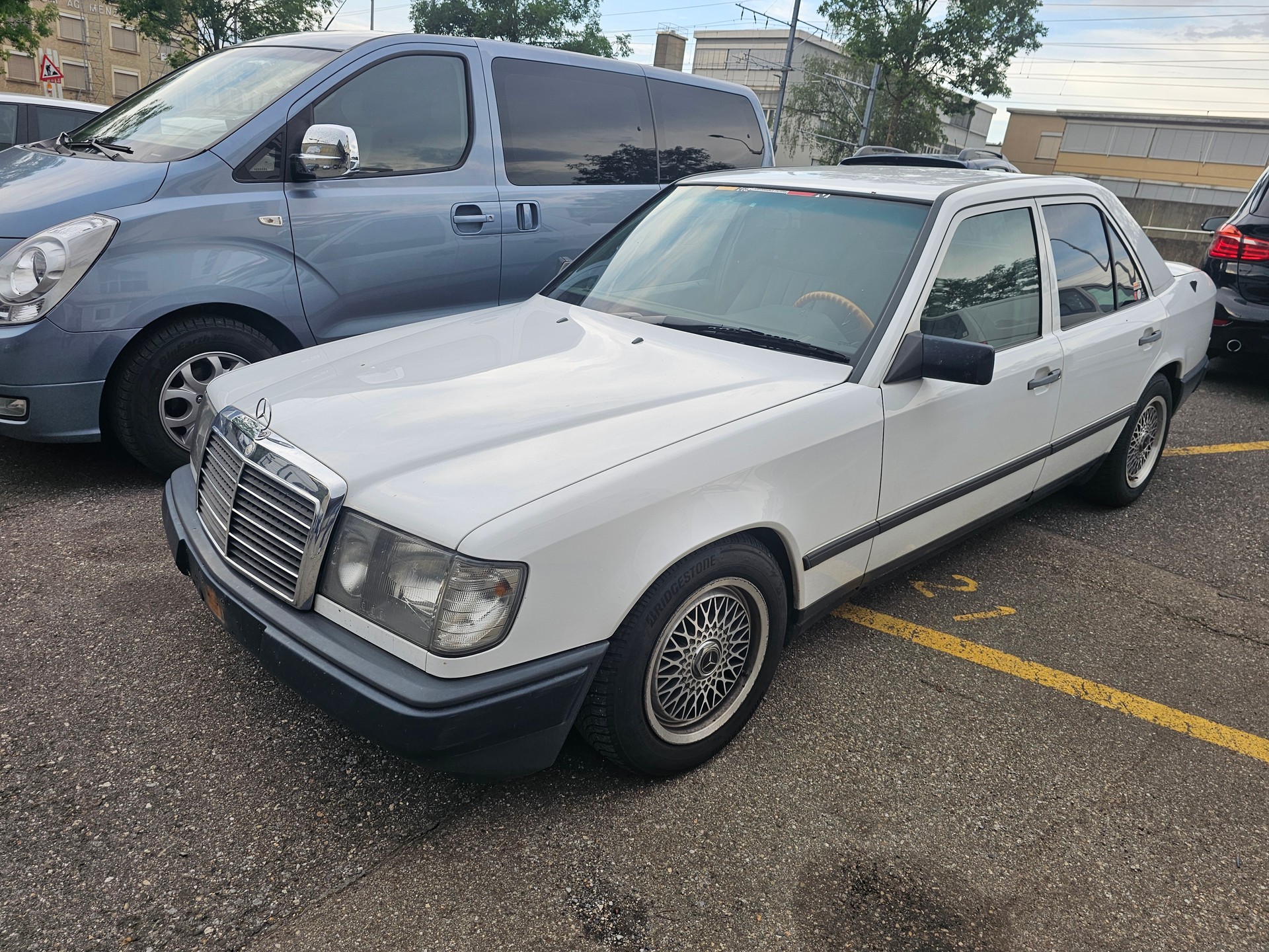 MERCEDES-BENZ 200 E